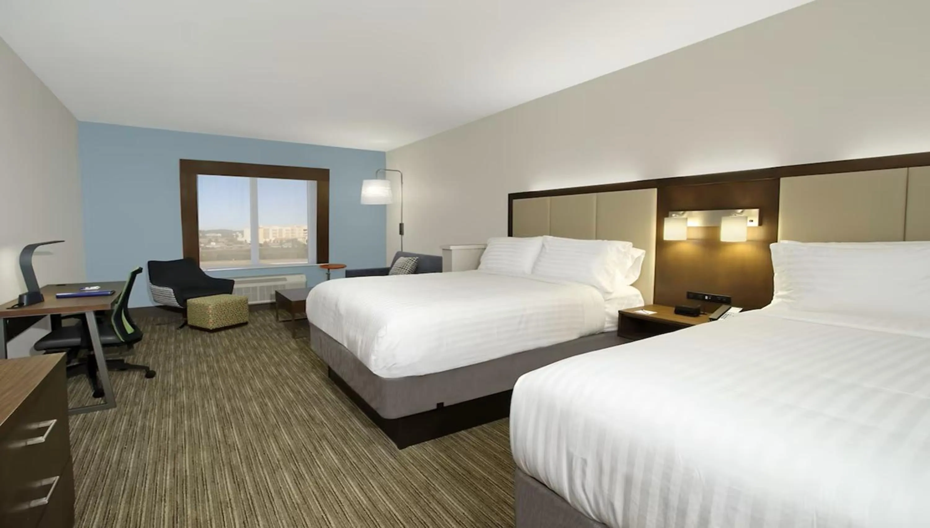 Photo of the whole room, Bed in Holiday Inn Express & Suites Columbus North by IHG