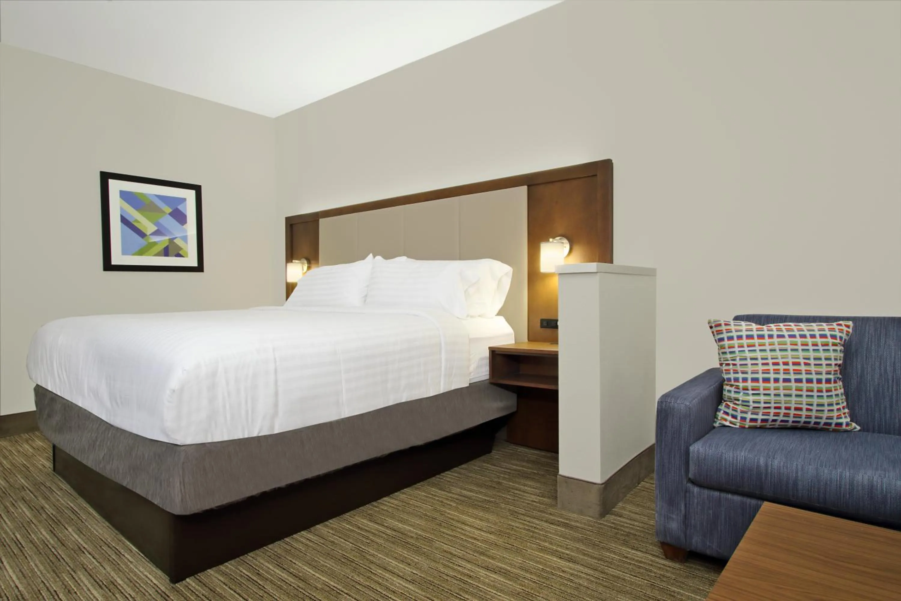 Bed in Holiday Inn Express & Suites Columbus North by IHG