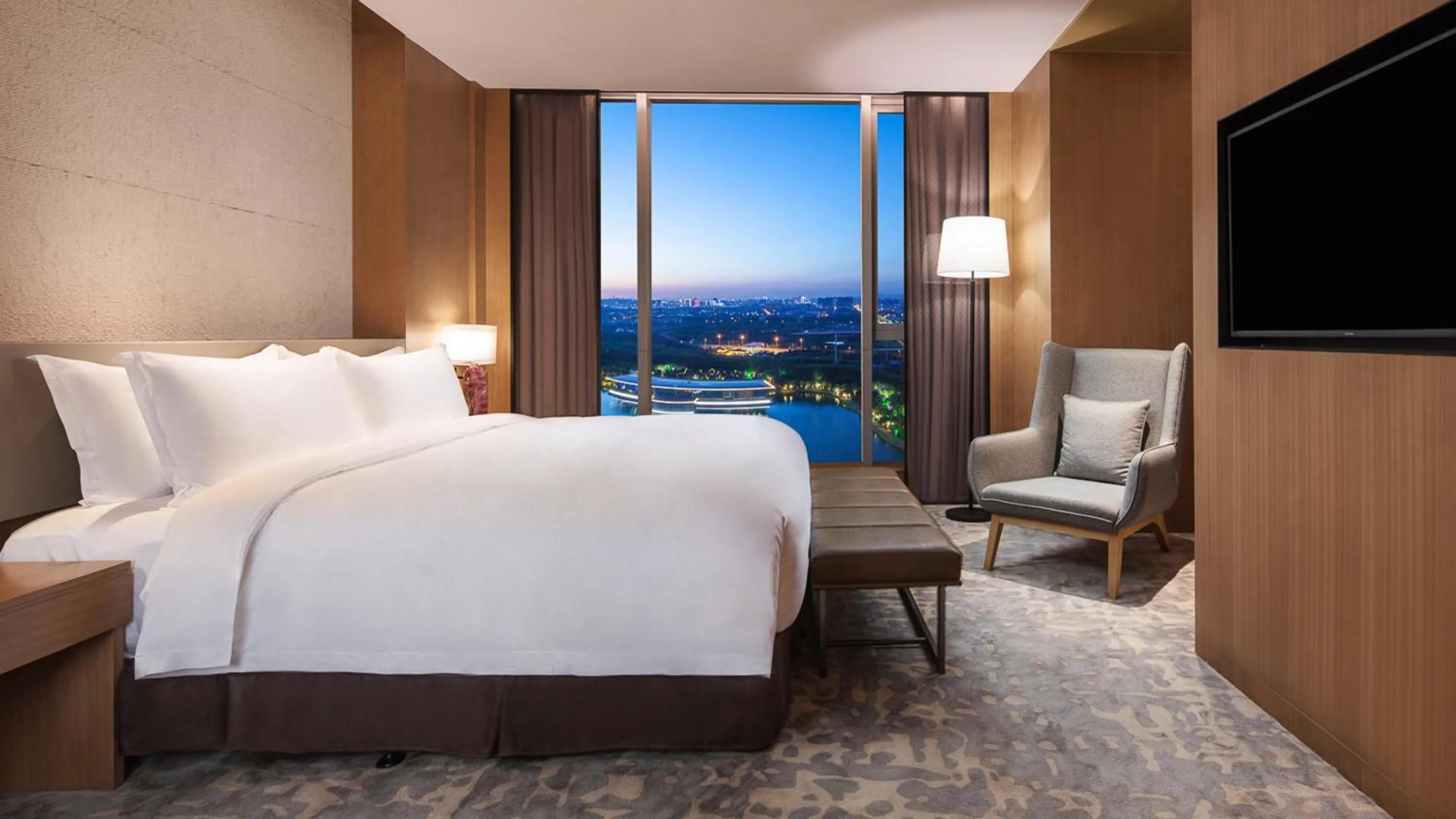 Photo of the whole room, Bed in Holiday Inn Nanjing Qinhuai South by IHG