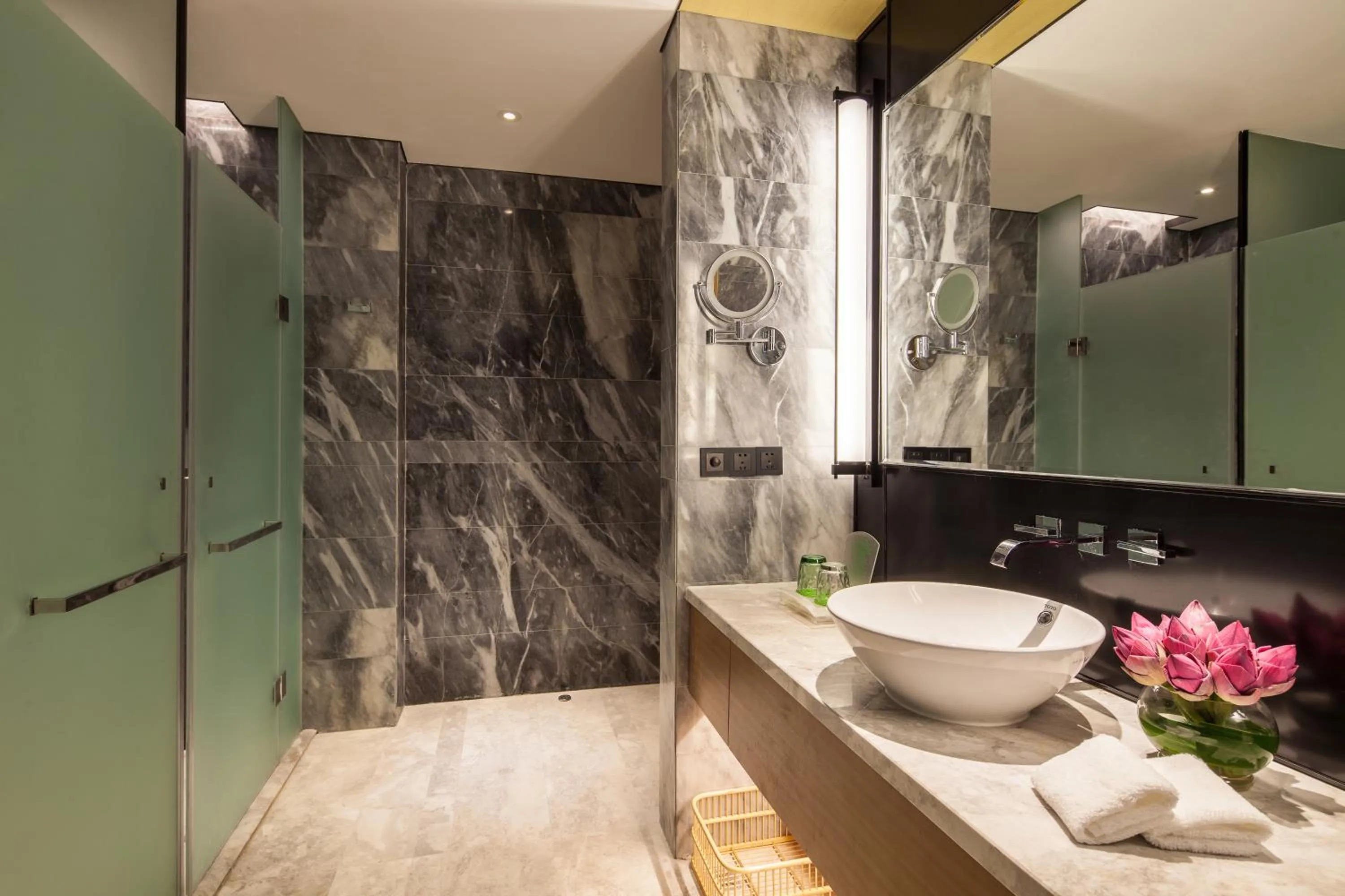 Toilet in Holiday Inn Nanjing Qinhuai South by IHG