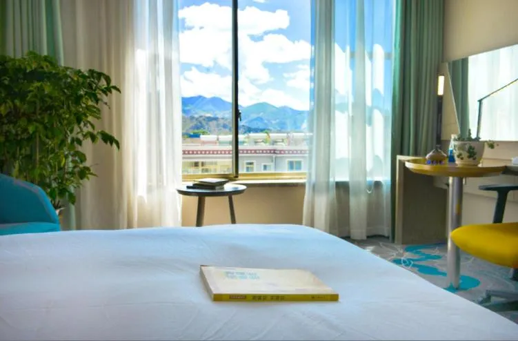 Mountain View in Holiday Inn Express Lhasa Potala Palace