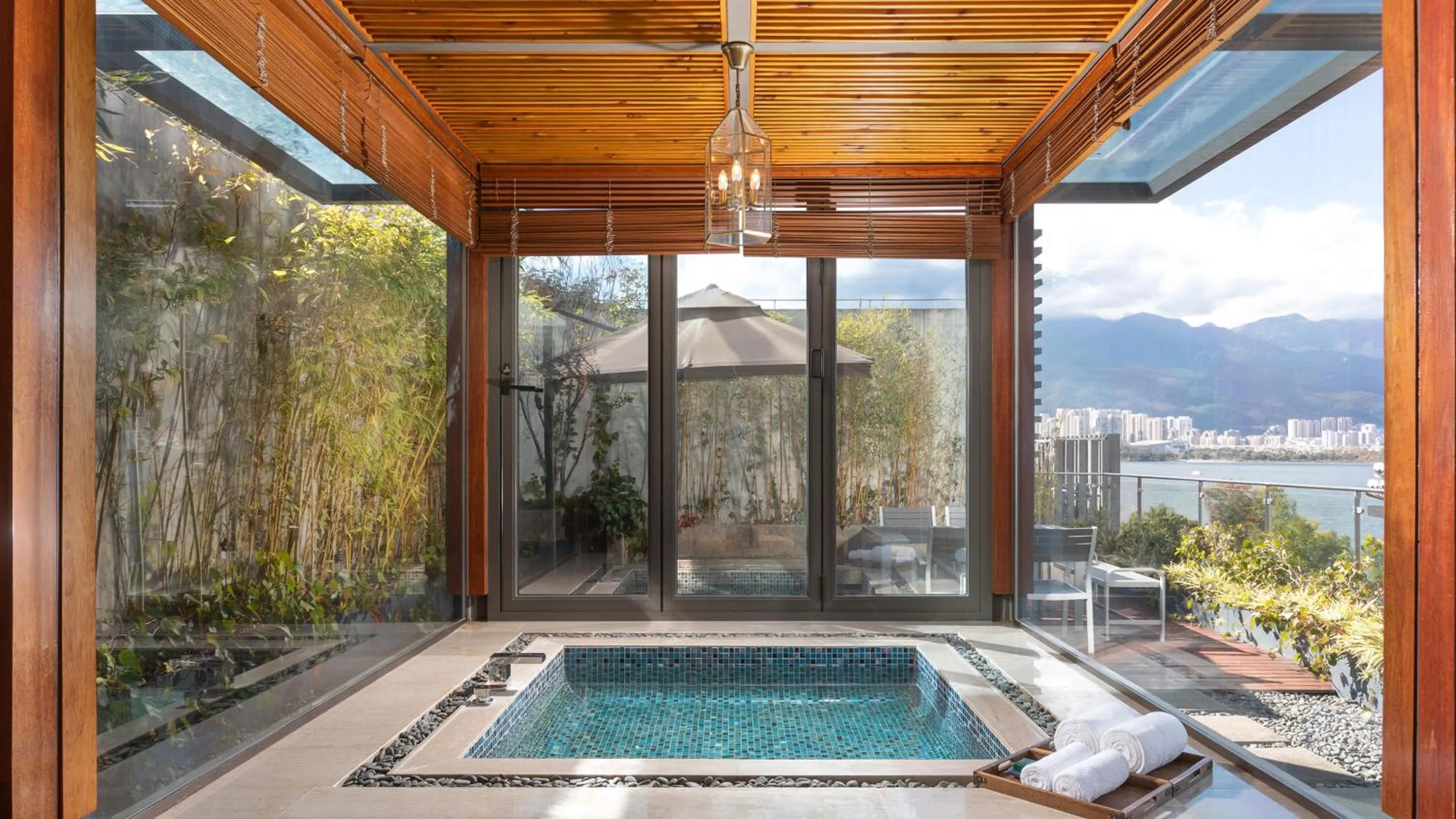 Photo of the whole room in Hotel Indigo Dali Erhai by IHG