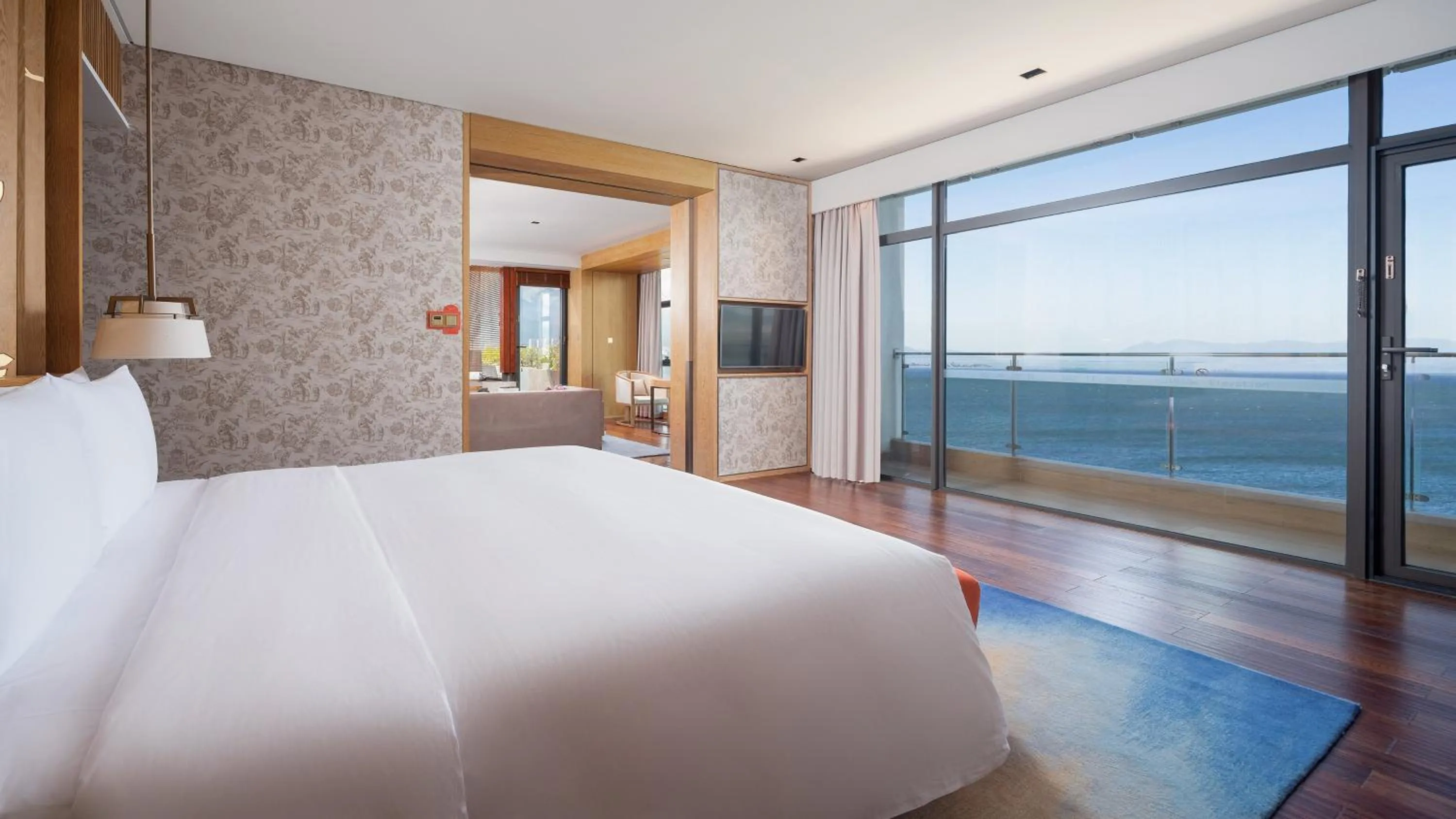 Photo of the whole room, Bed in Hotel Indigo Dali Erhai by IHG