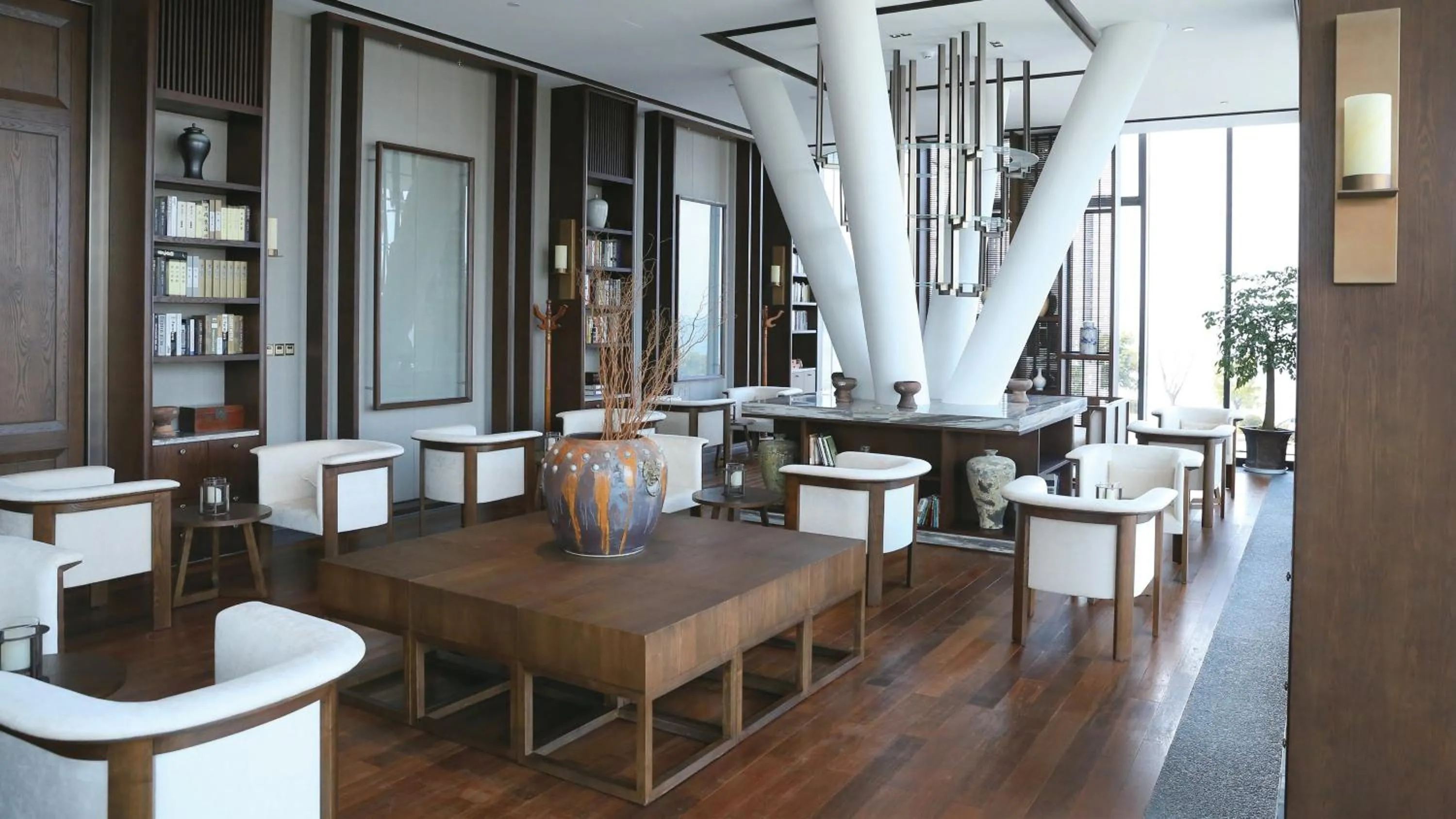 Meeting/conference room in Hotel Indigo Dali Erhai by IHG