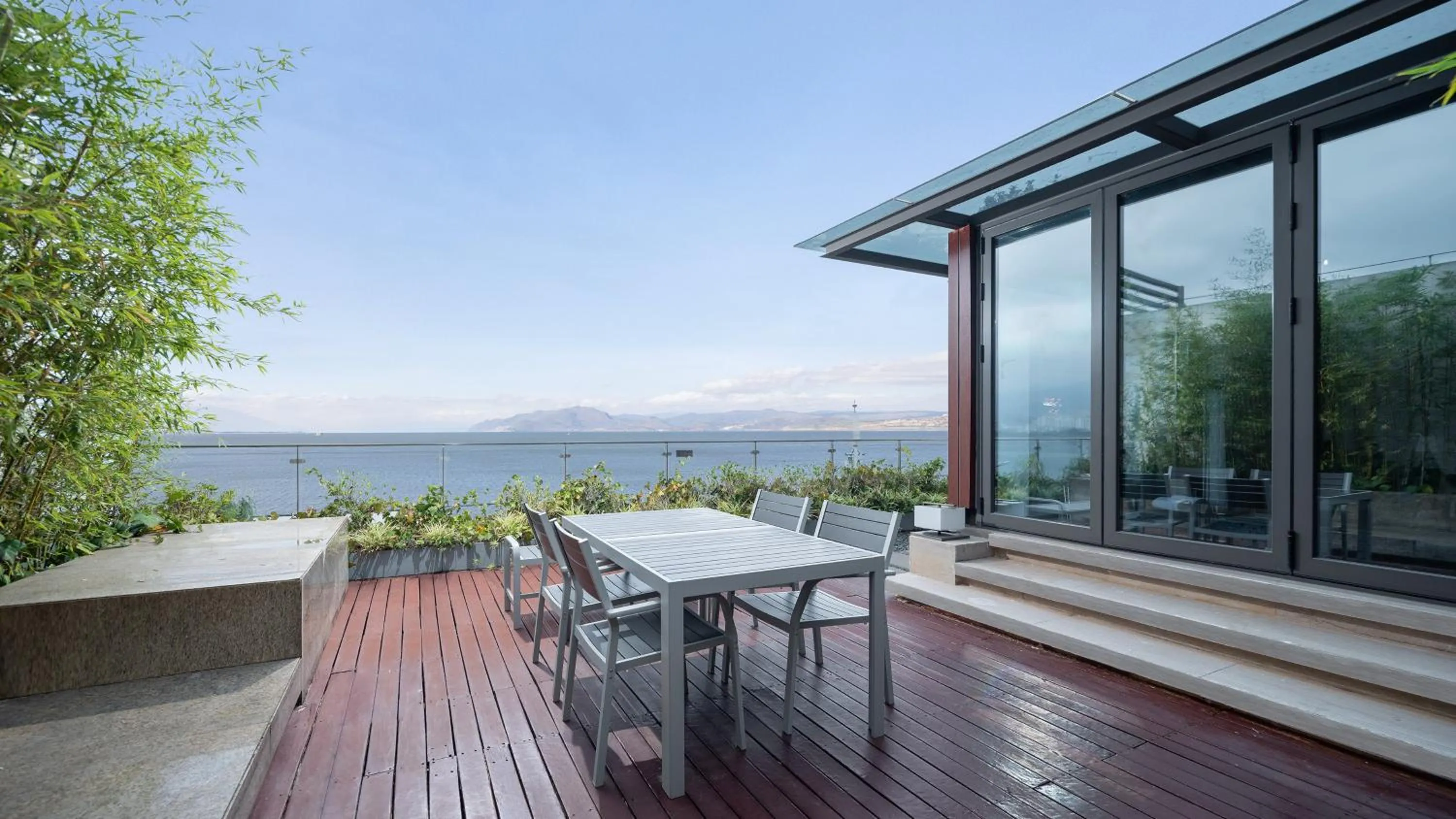 Photo of the whole room in Hotel Indigo Dali Erhai by IHG