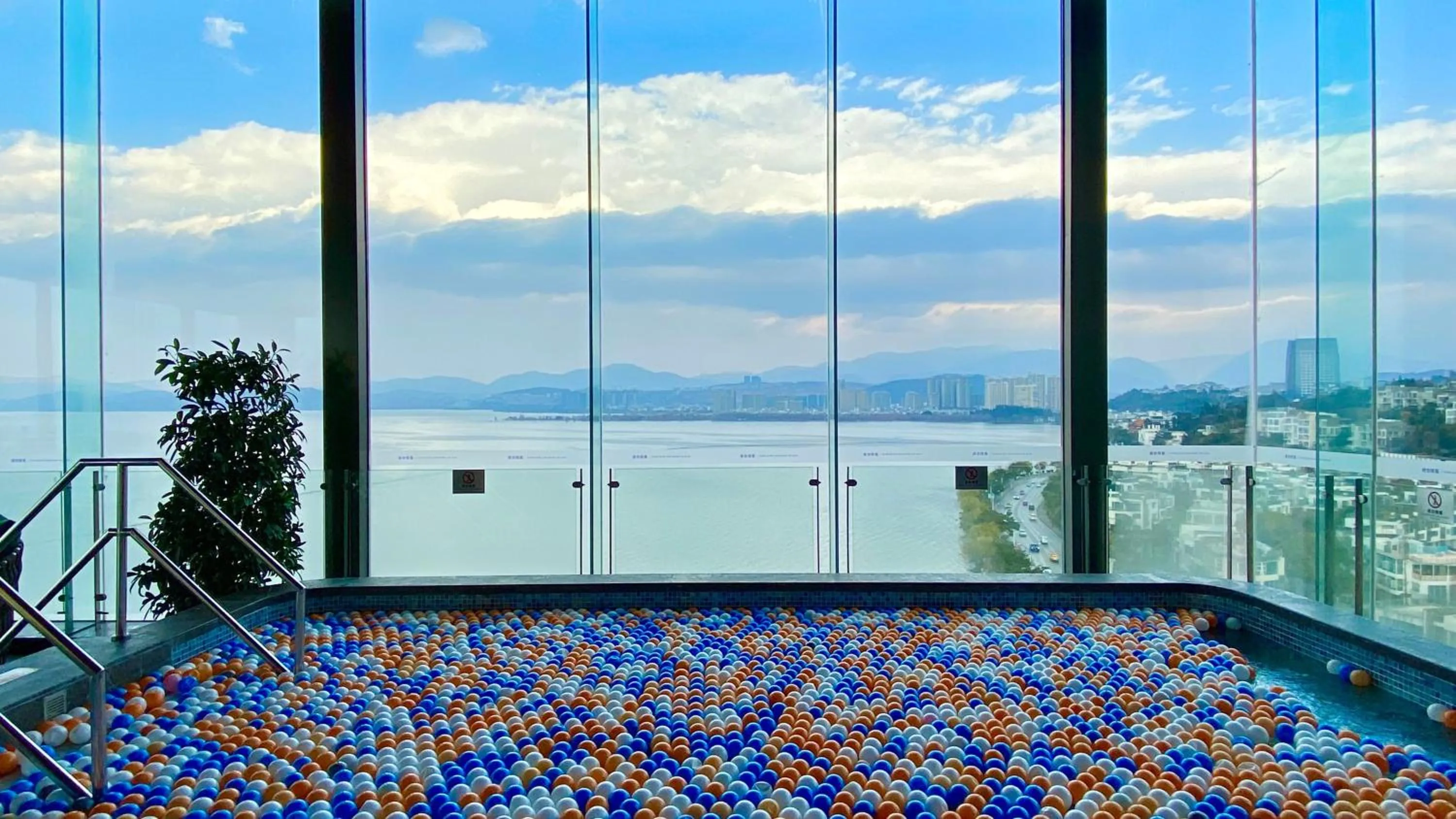 Area and facilities in Hotel Indigo Dali Erhai by IHG