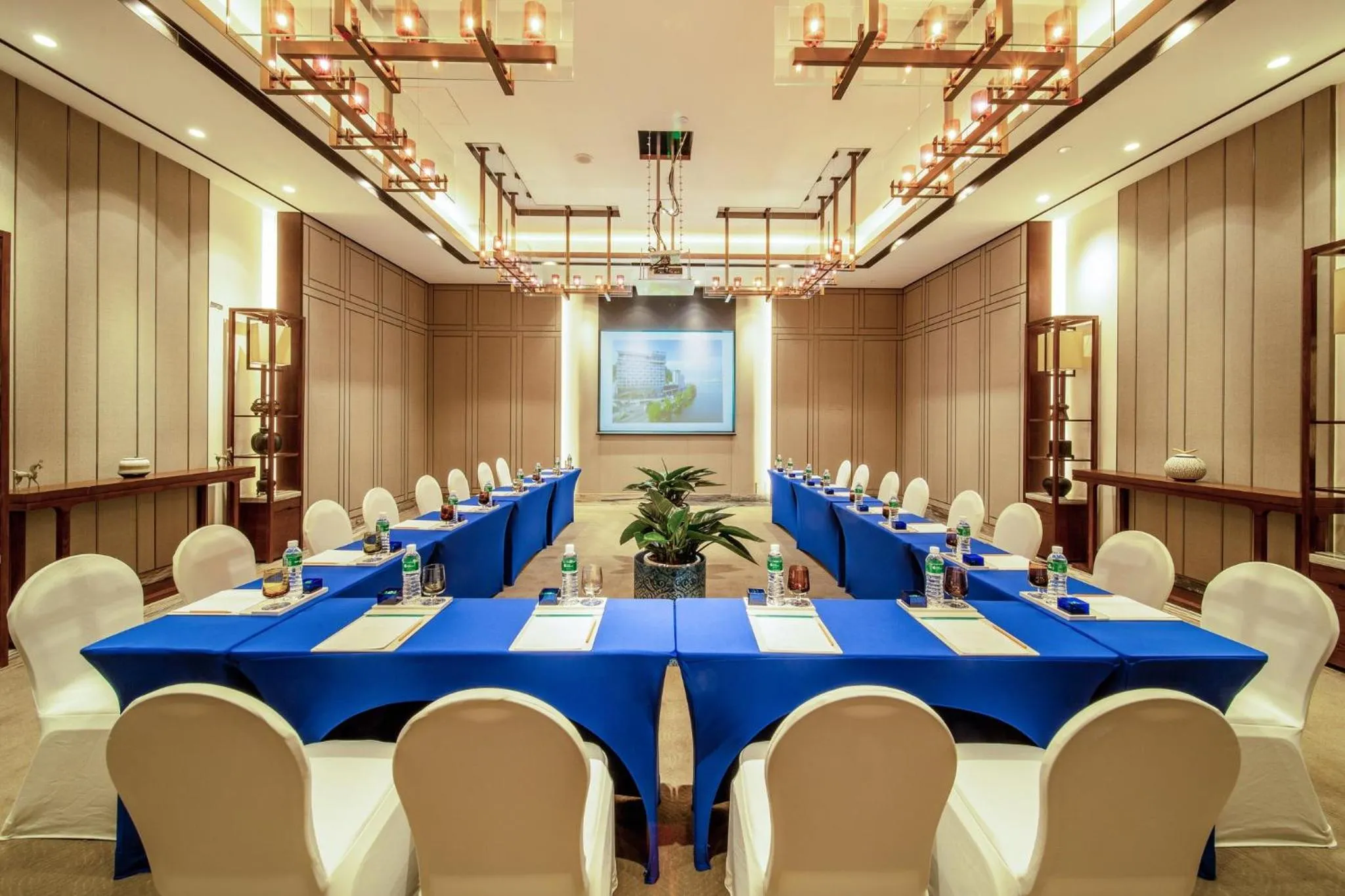 Meeting/conference room in Hotel Indigo Dali Erhai by IHG