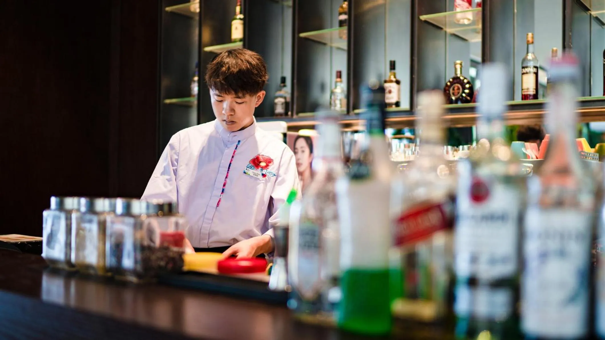 Lounge or bar in Hotel Indigo Dali Erhai by IHG