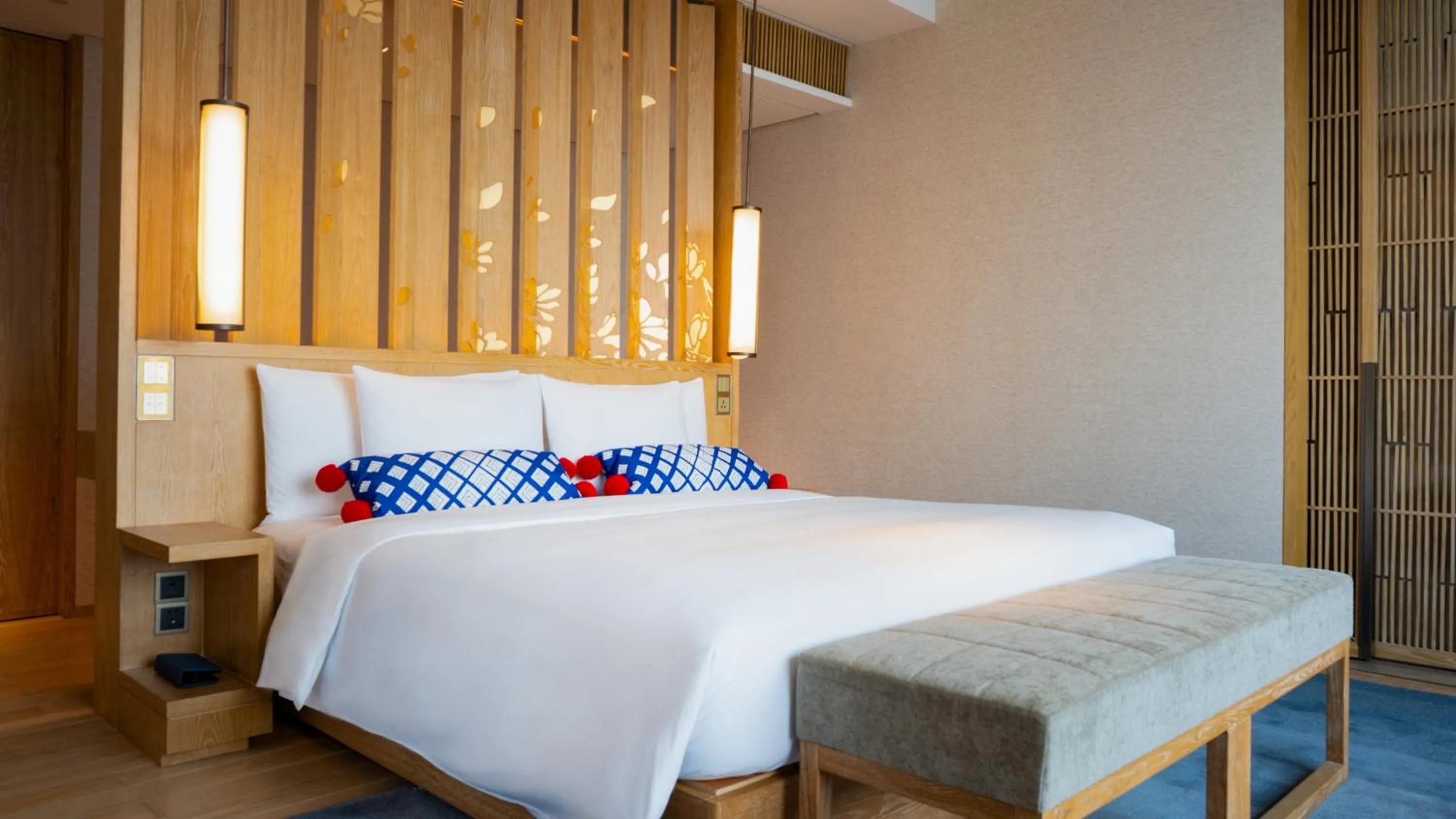 Photo of the whole room, Bed in Hotel Indigo Dali Erhai by IHG