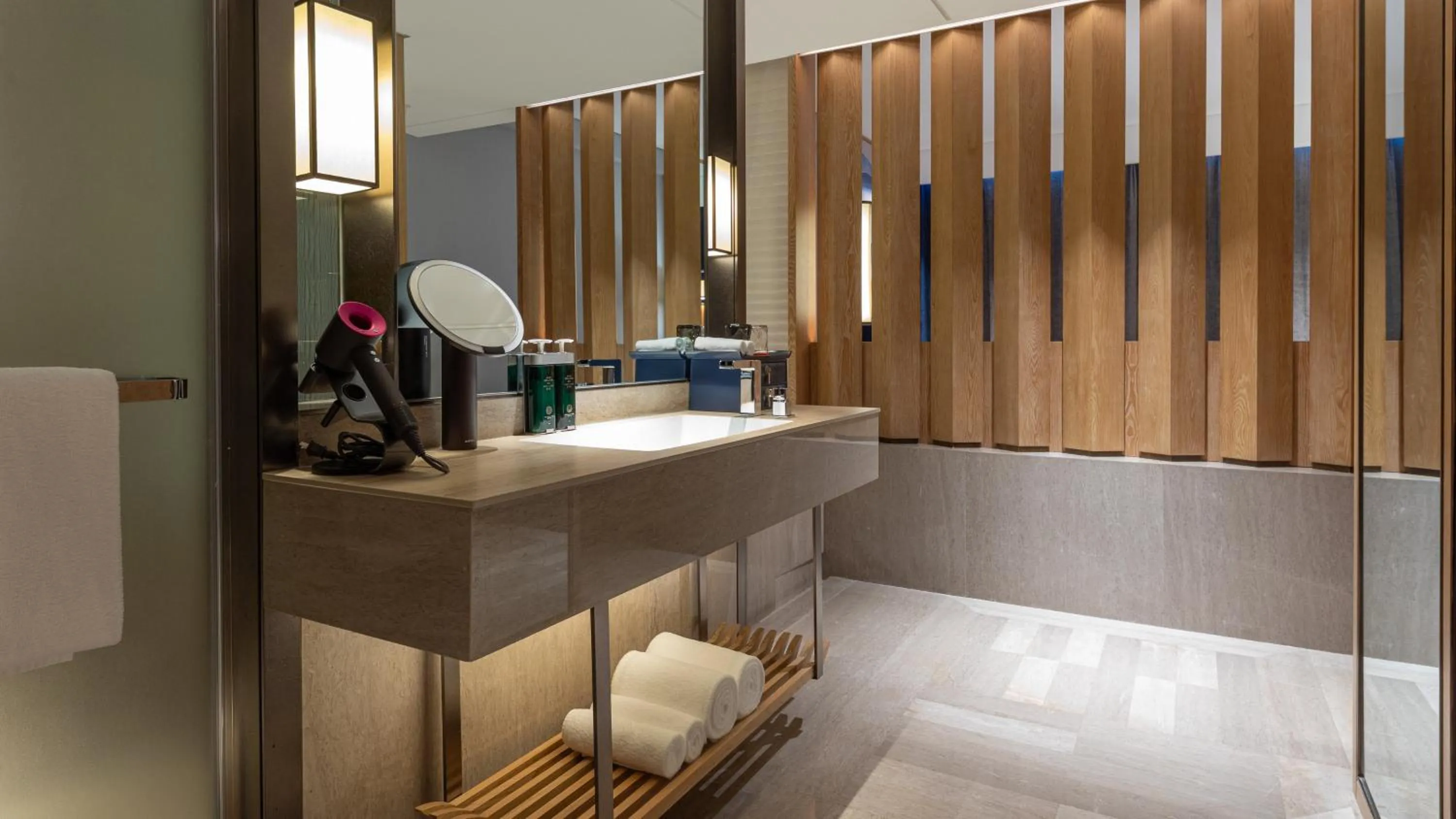 Photo of the whole room in Hotel Indigo Dali Erhai by IHG