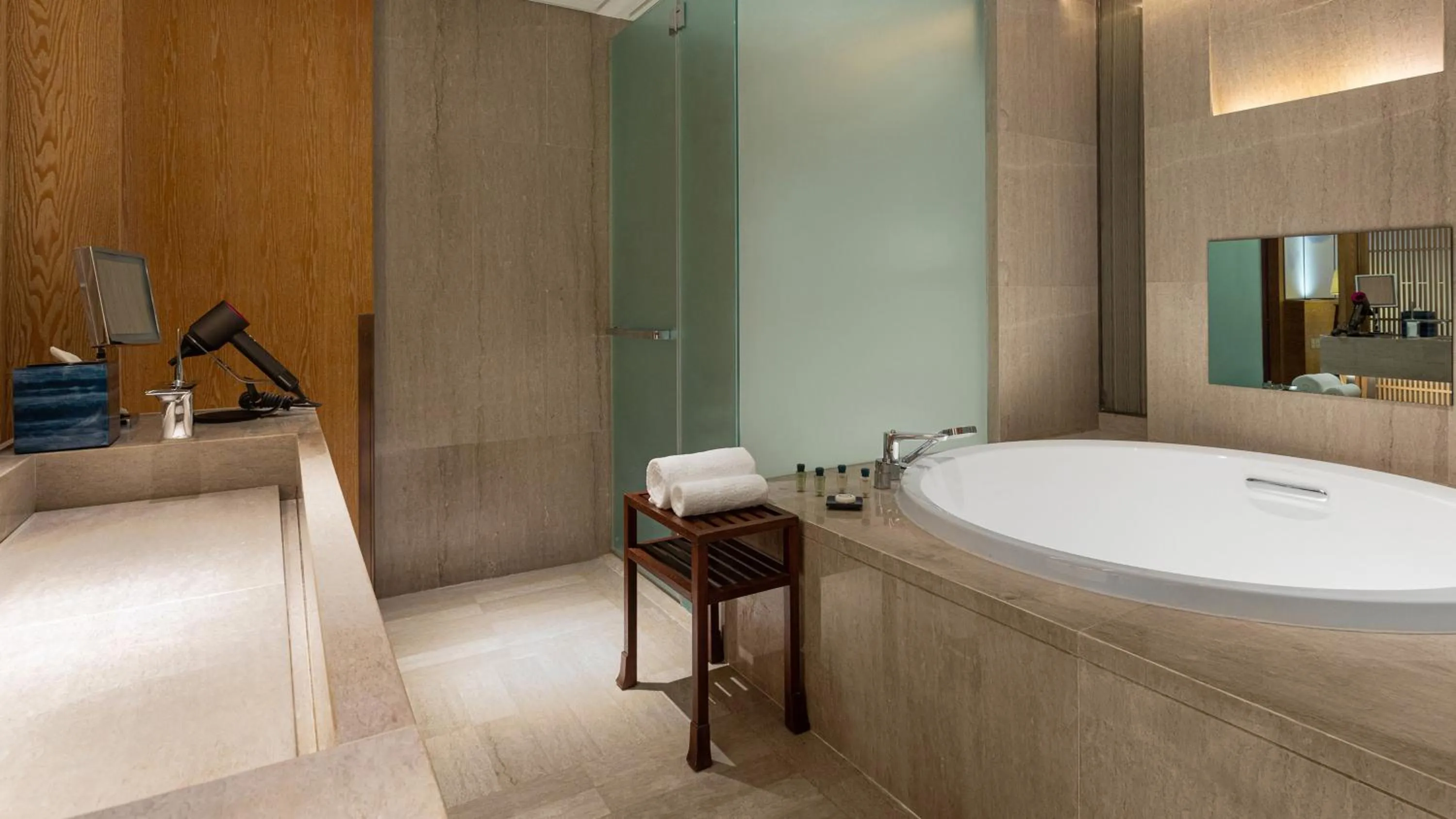 Photo of the whole room in Hotel Indigo Dali Erhai by IHG