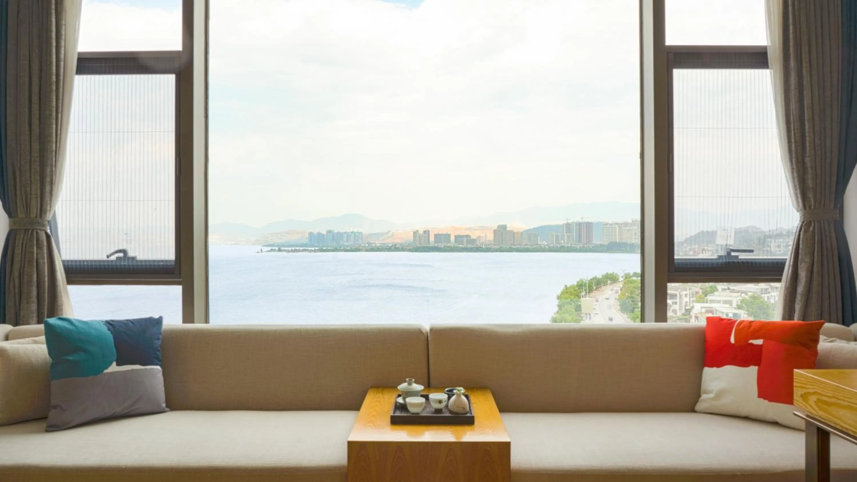 Photo of the whole room in Hotel Indigo Dali Erhai by IHG