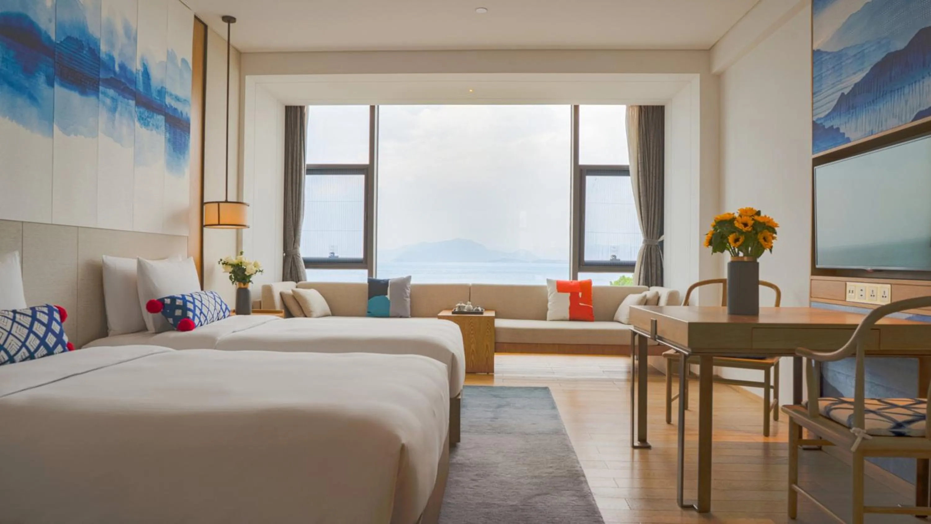 Photo of the whole room, Bed in Hotel Indigo Dali Erhai by IHG