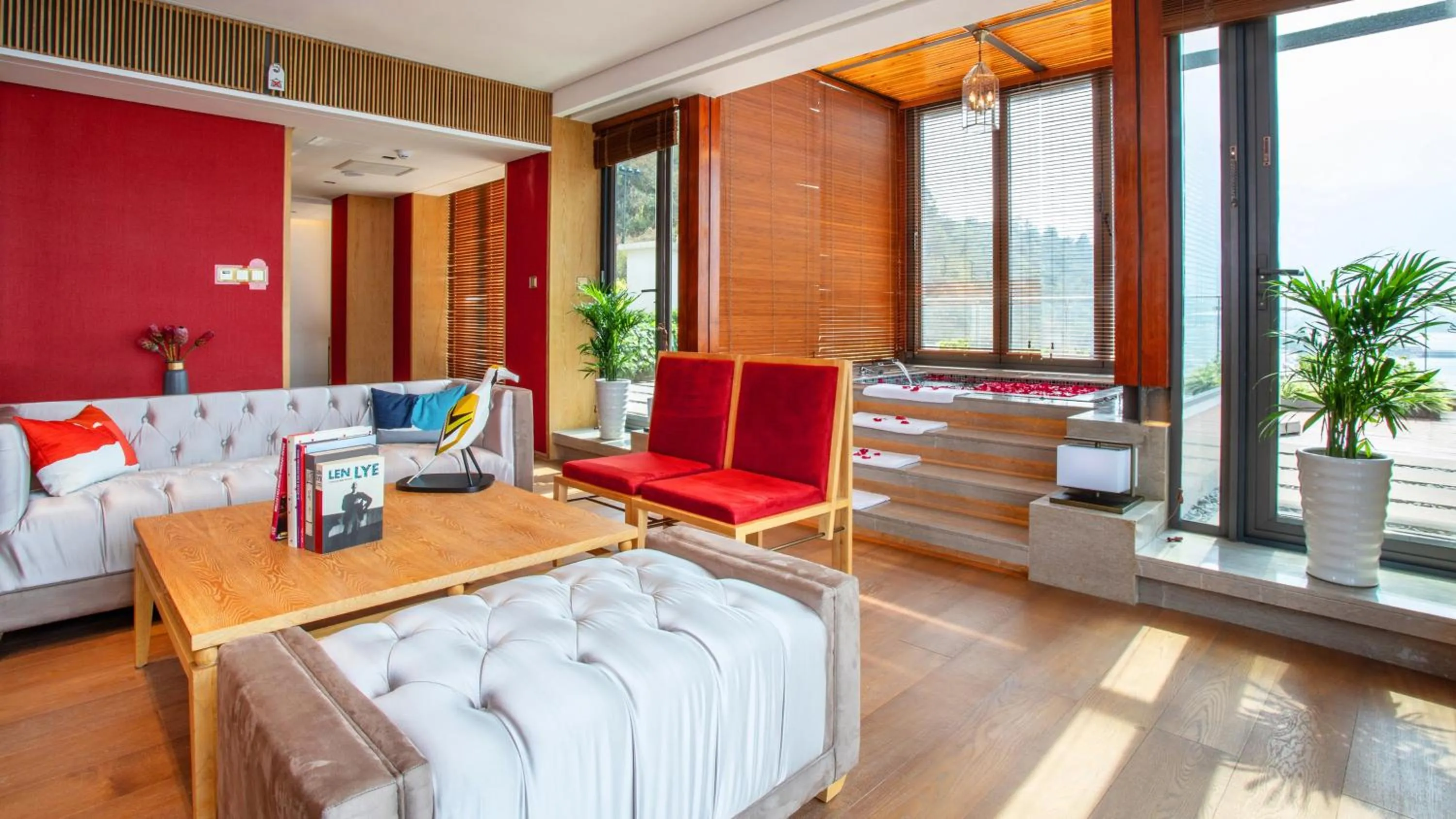 Photo of the whole room in Hotel Indigo Dali Erhai by IHG