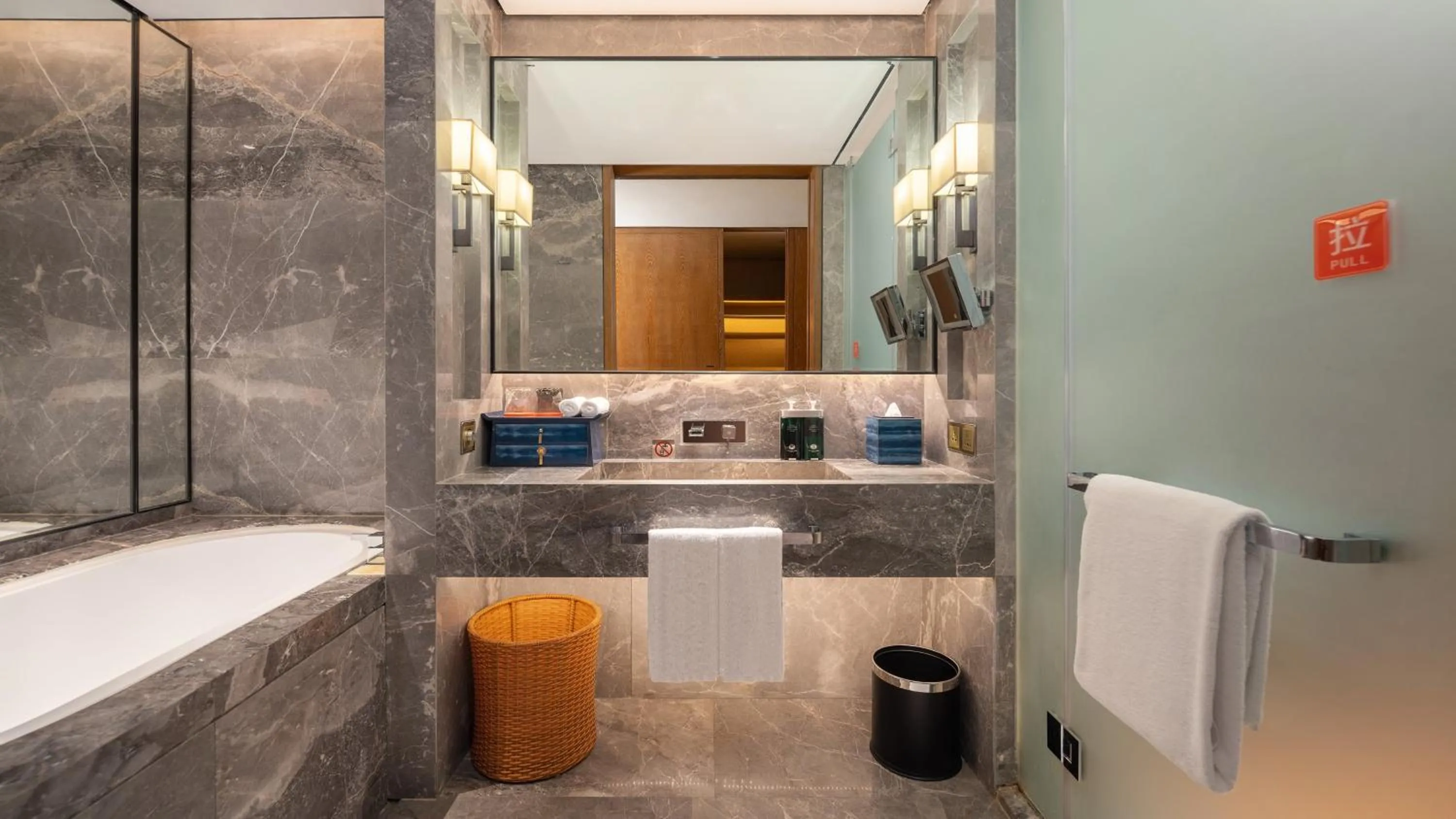 Standard Double Room with Two Double Beds in Hotel Indigo Dali Erhai by IHG