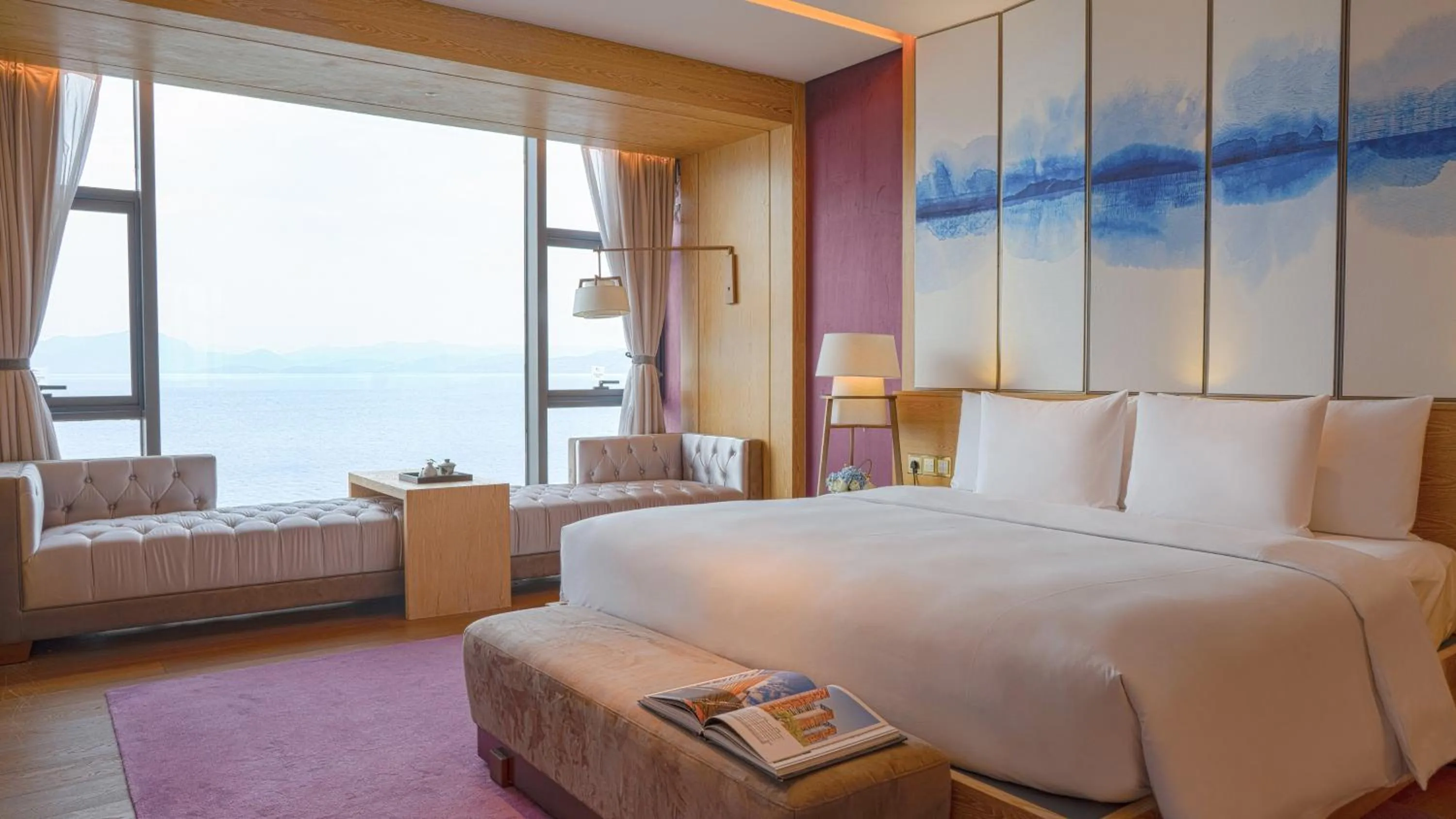 Photo of the whole room, Bed in Hotel Indigo Dali Erhai by IHG