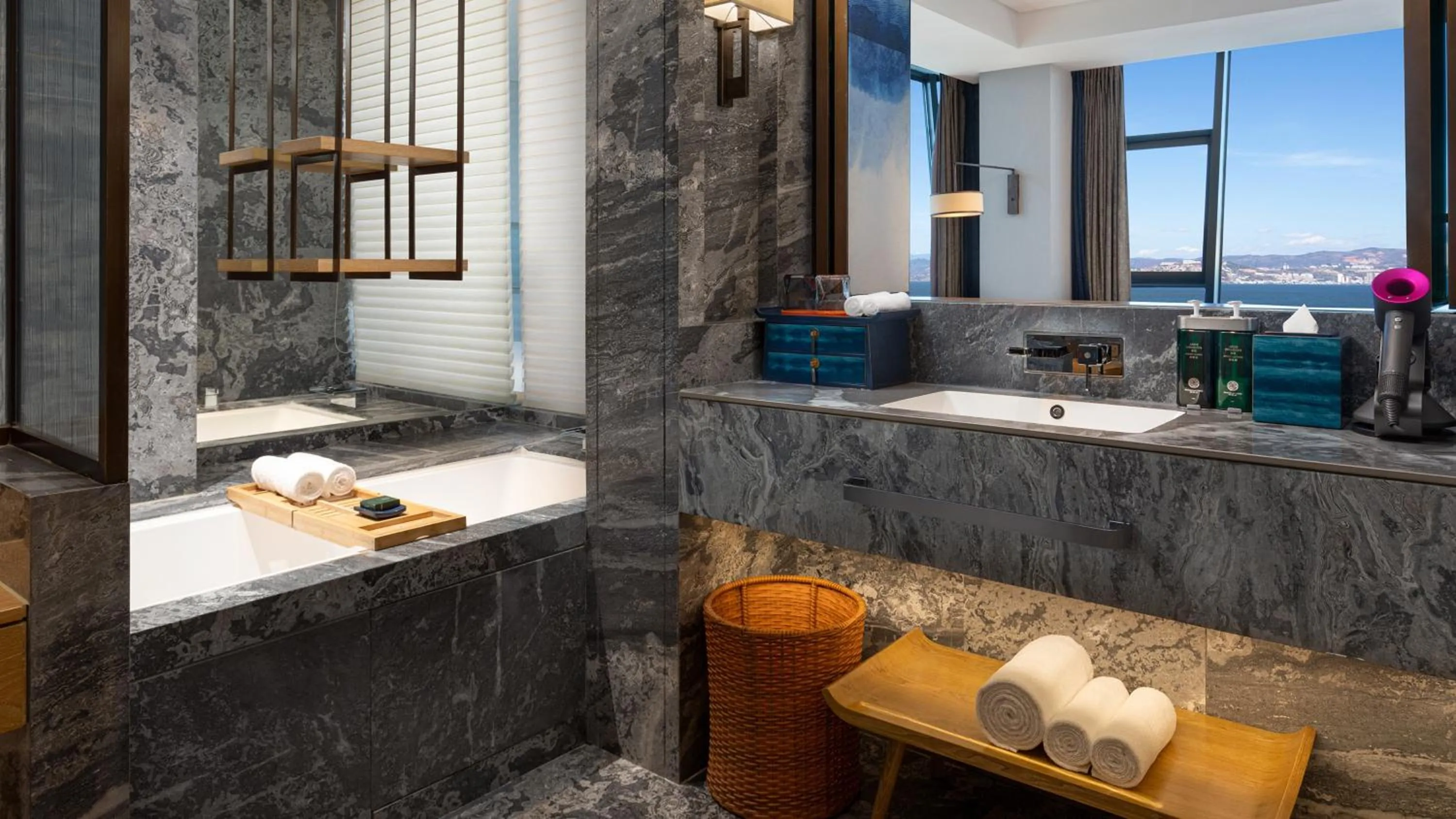 Photo of the whole room in Hotel Indigo Dali Erhai by IHG