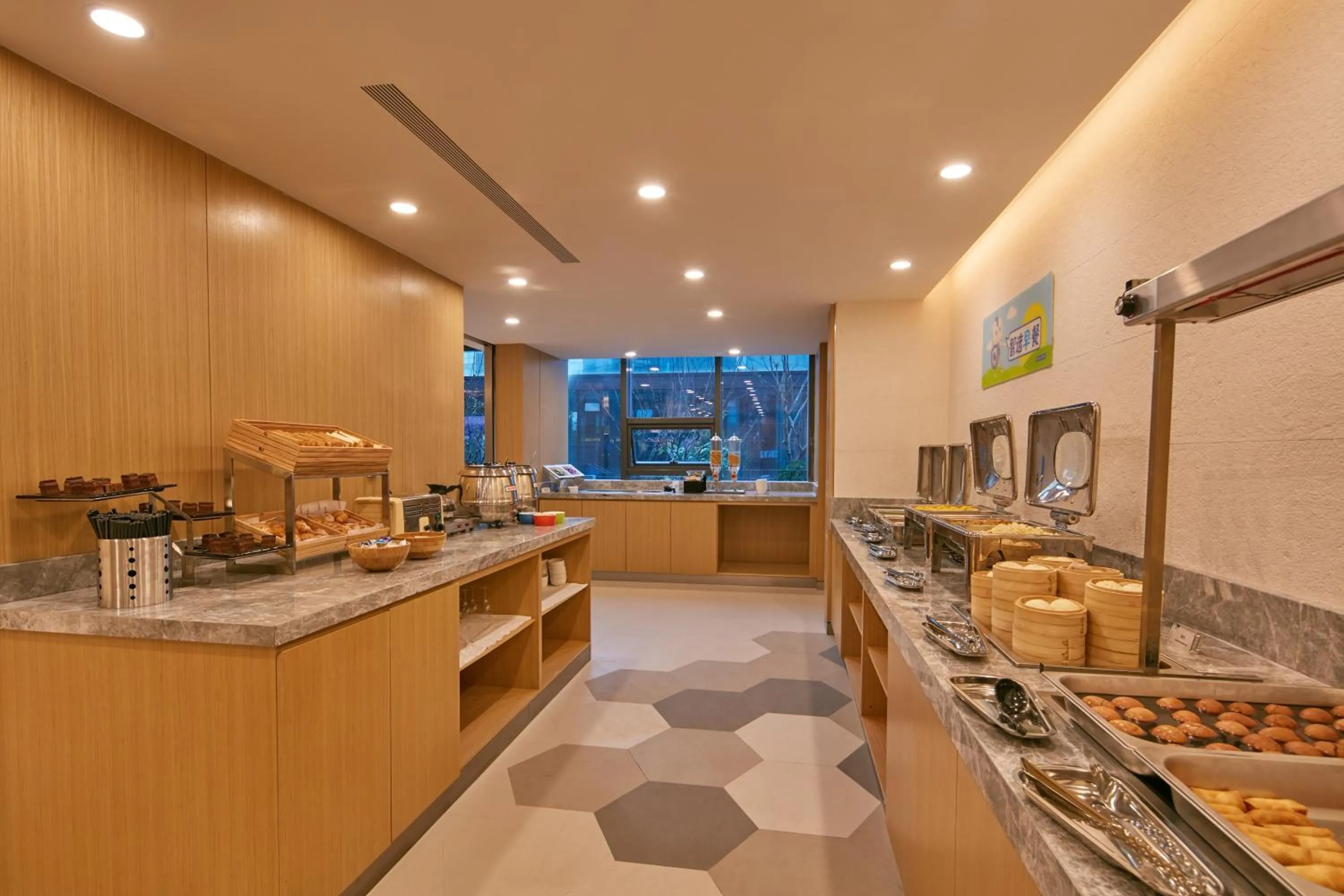 Restaurant/places to eat in Holiday Inn Express Nantong Textile City by IHG
