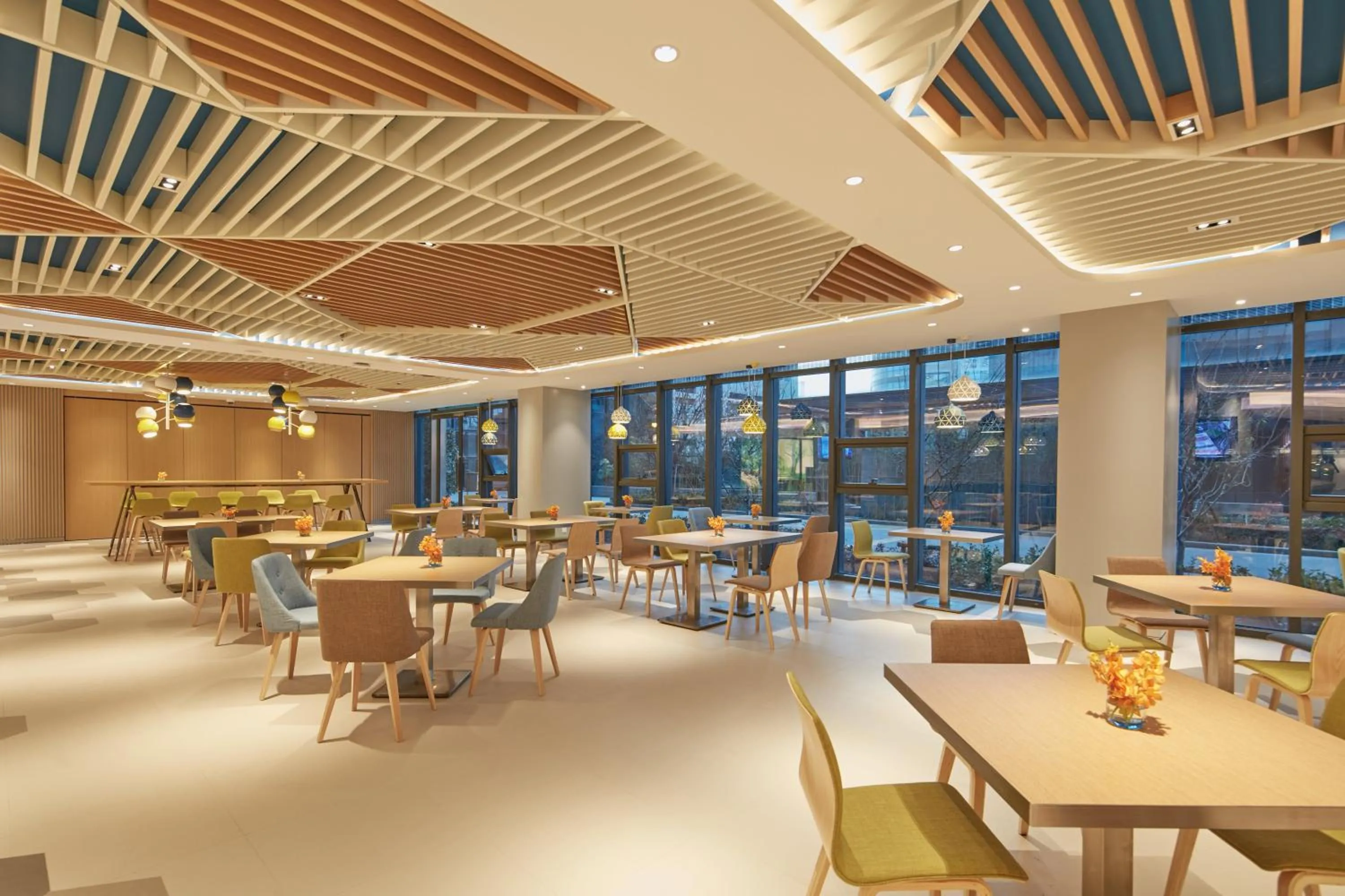 Restaurant/places to eat in Holiday Inn Express Nantong Textile City by IHG