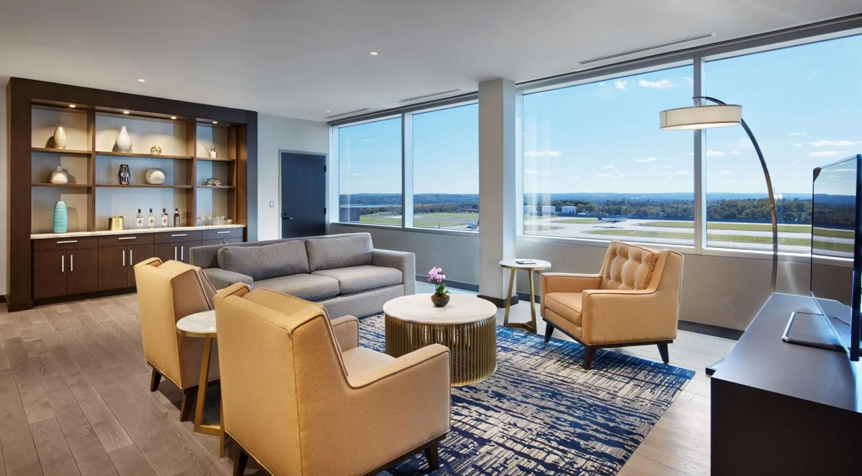 Photo of the whole room in InterContinental Minneapolis - St. Paul Airport by IHG