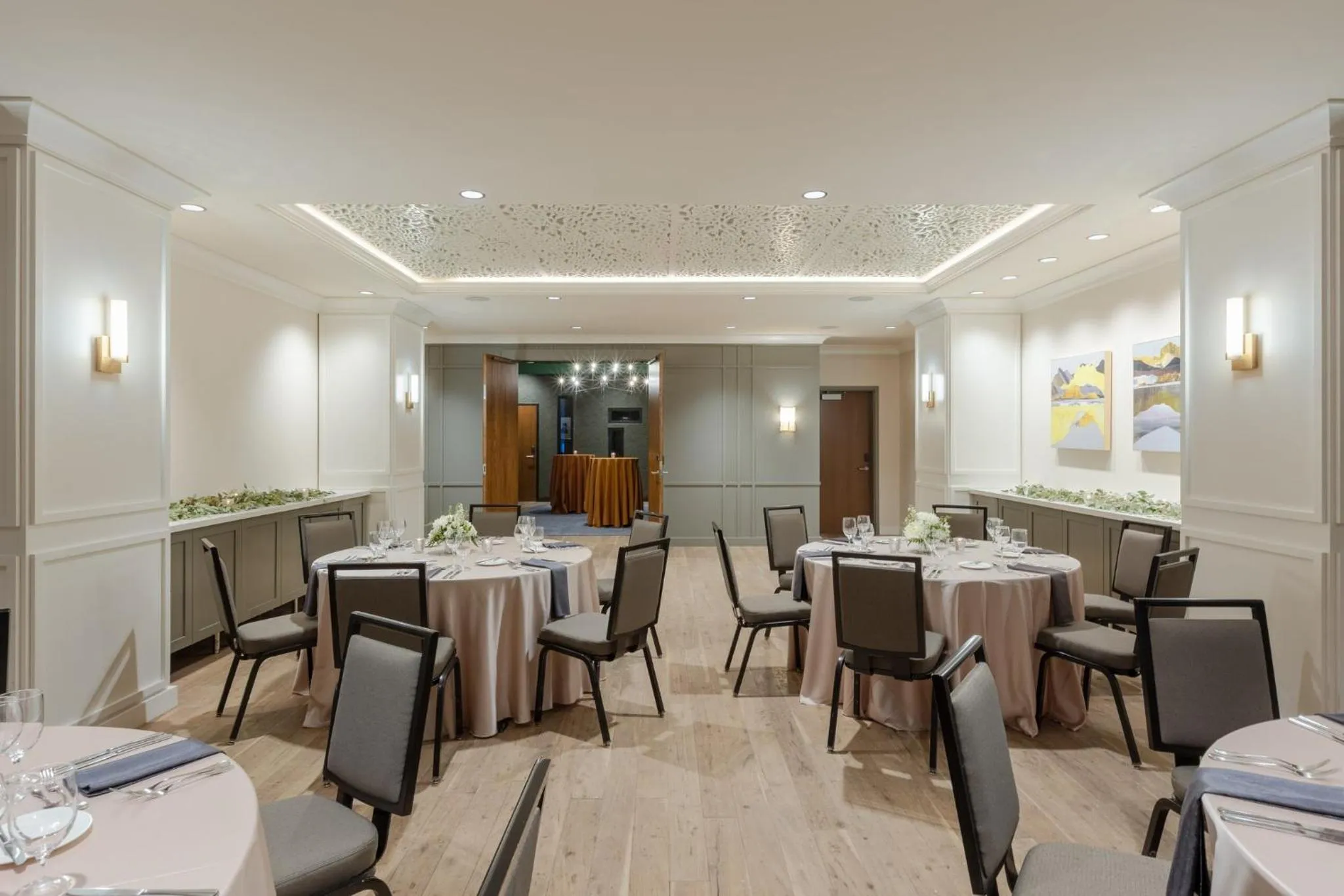 Restaurant/places to eat in InterContinental Minneapolis - St. Paul Airport by IHG