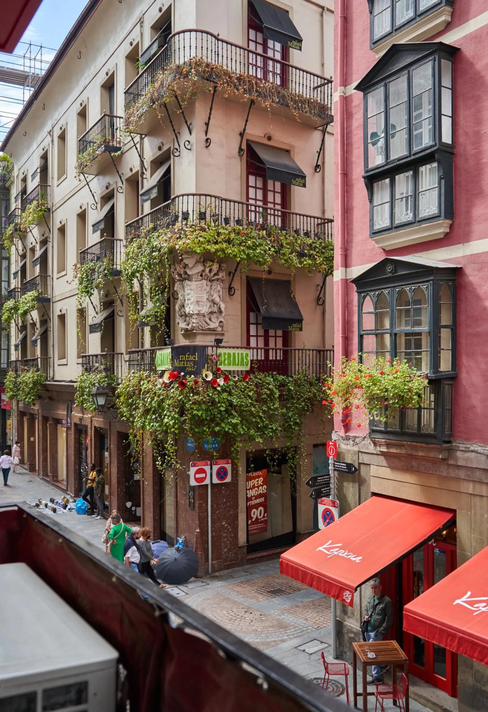 Street view in Pensión AliciaZzz Bed And Breakfast Bilbao