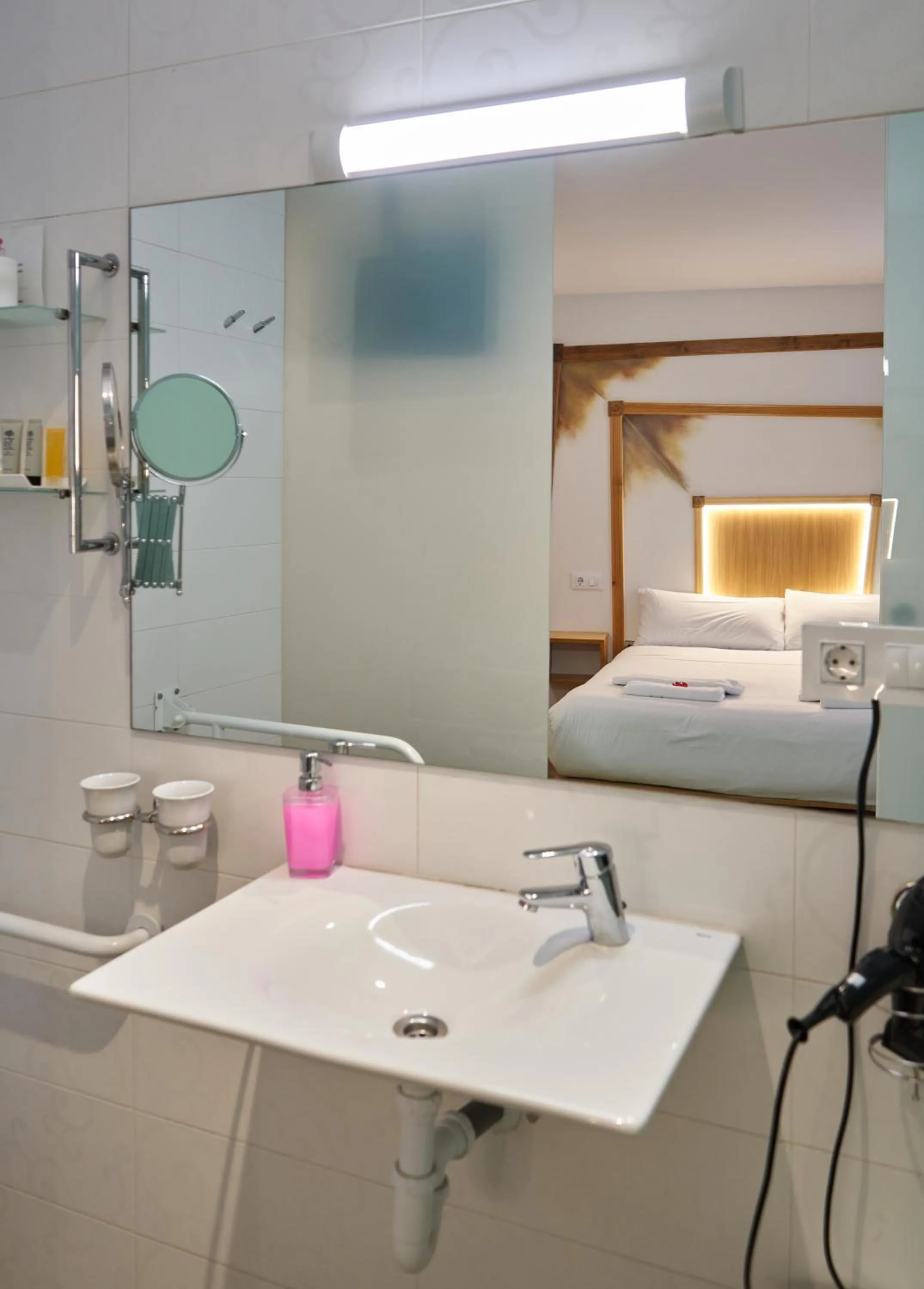 Bed in Pensión AliciaZzz Bed And Breakfast Bilbao