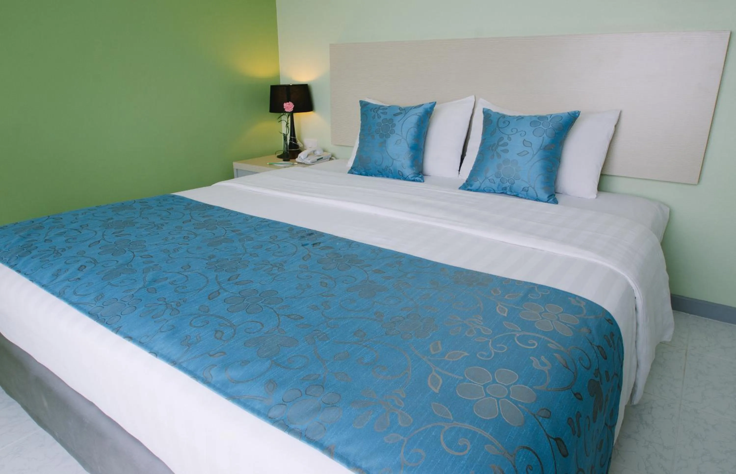 Bed in Thipurai City Hotel