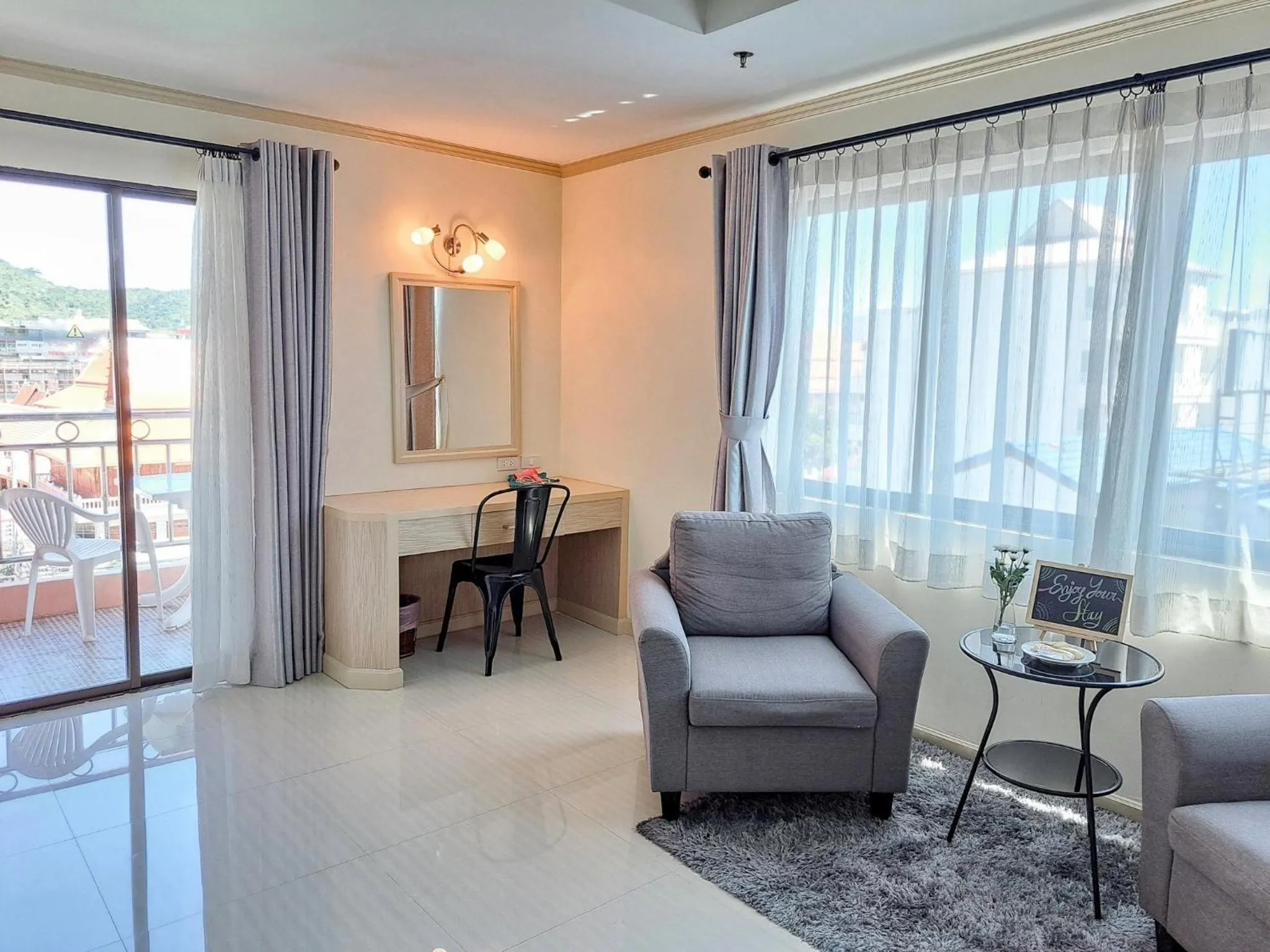 Seating area in Thipurai City Hotel