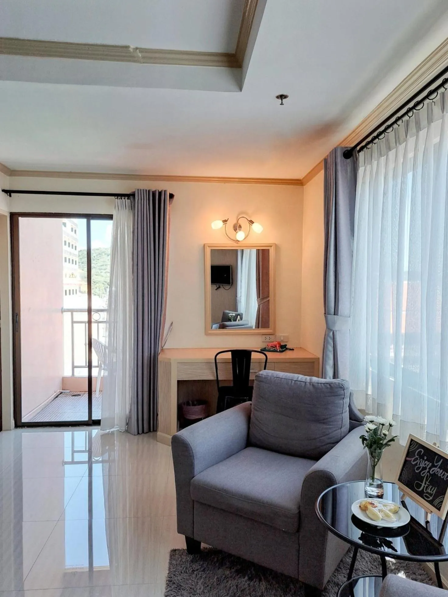 Seating area in Thipurai City Hotel