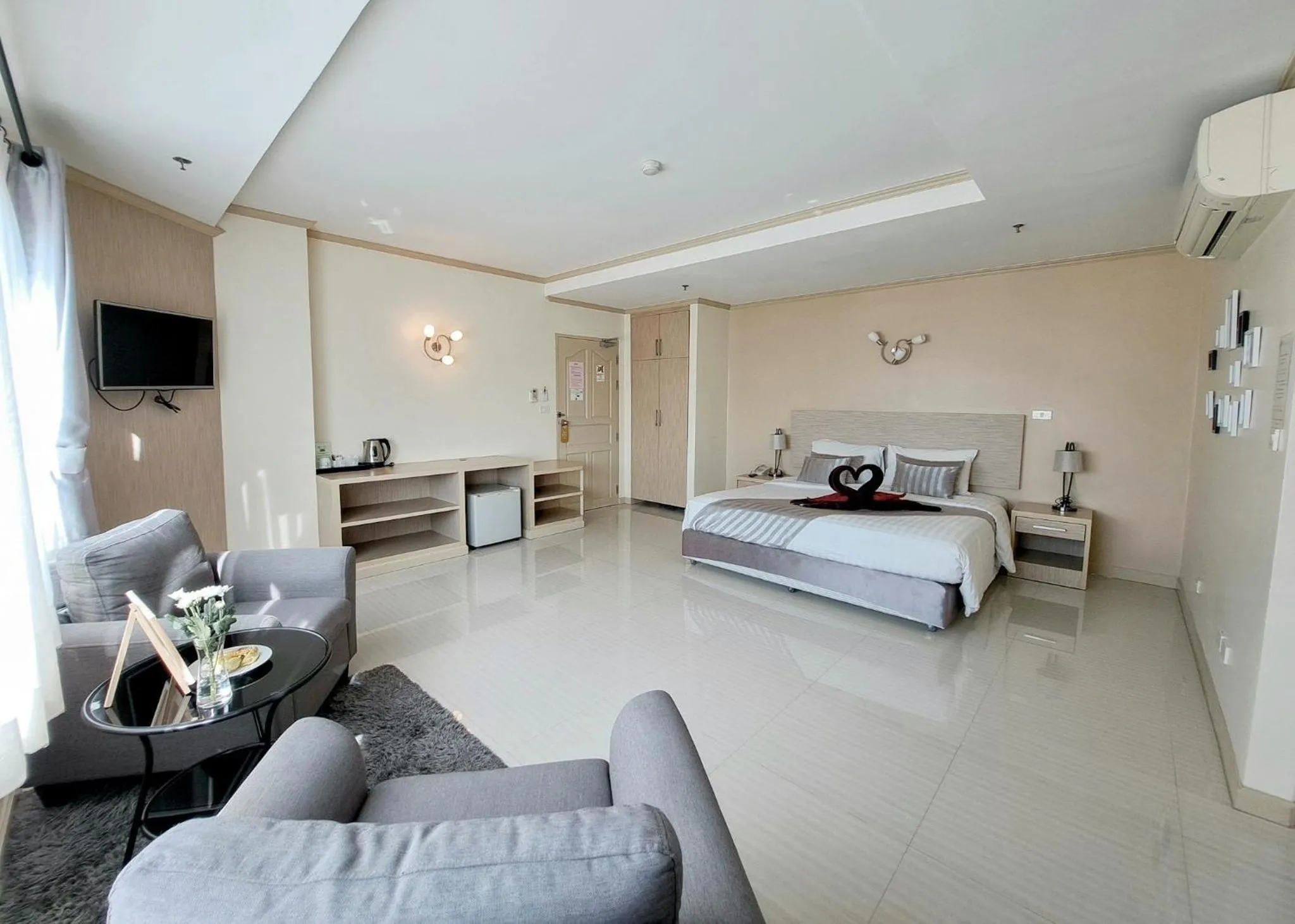 Photo of the whole room, Bed in Thipurai City Hotel