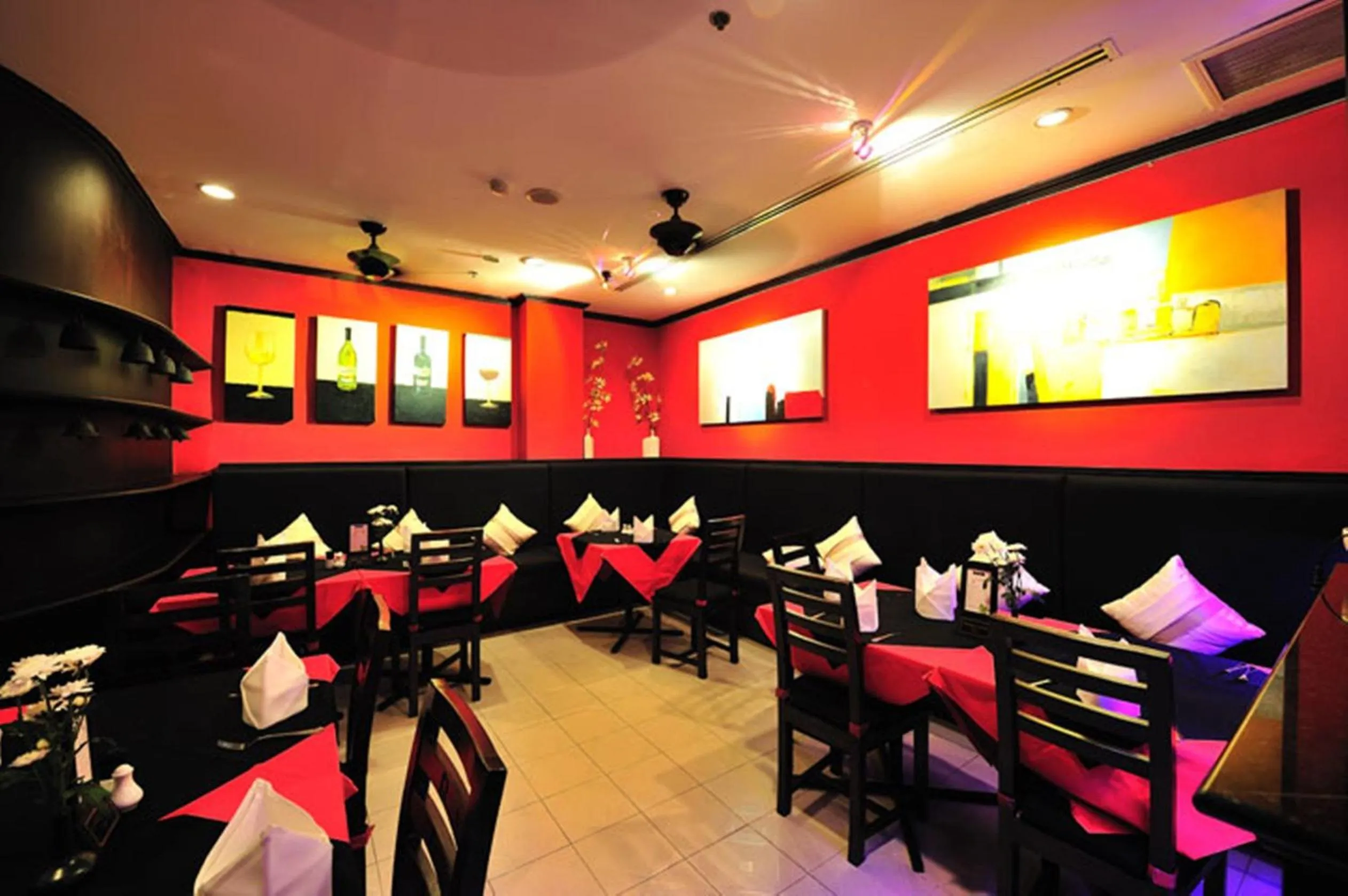 Restaurant/places to eat in Thipurai City Hotel