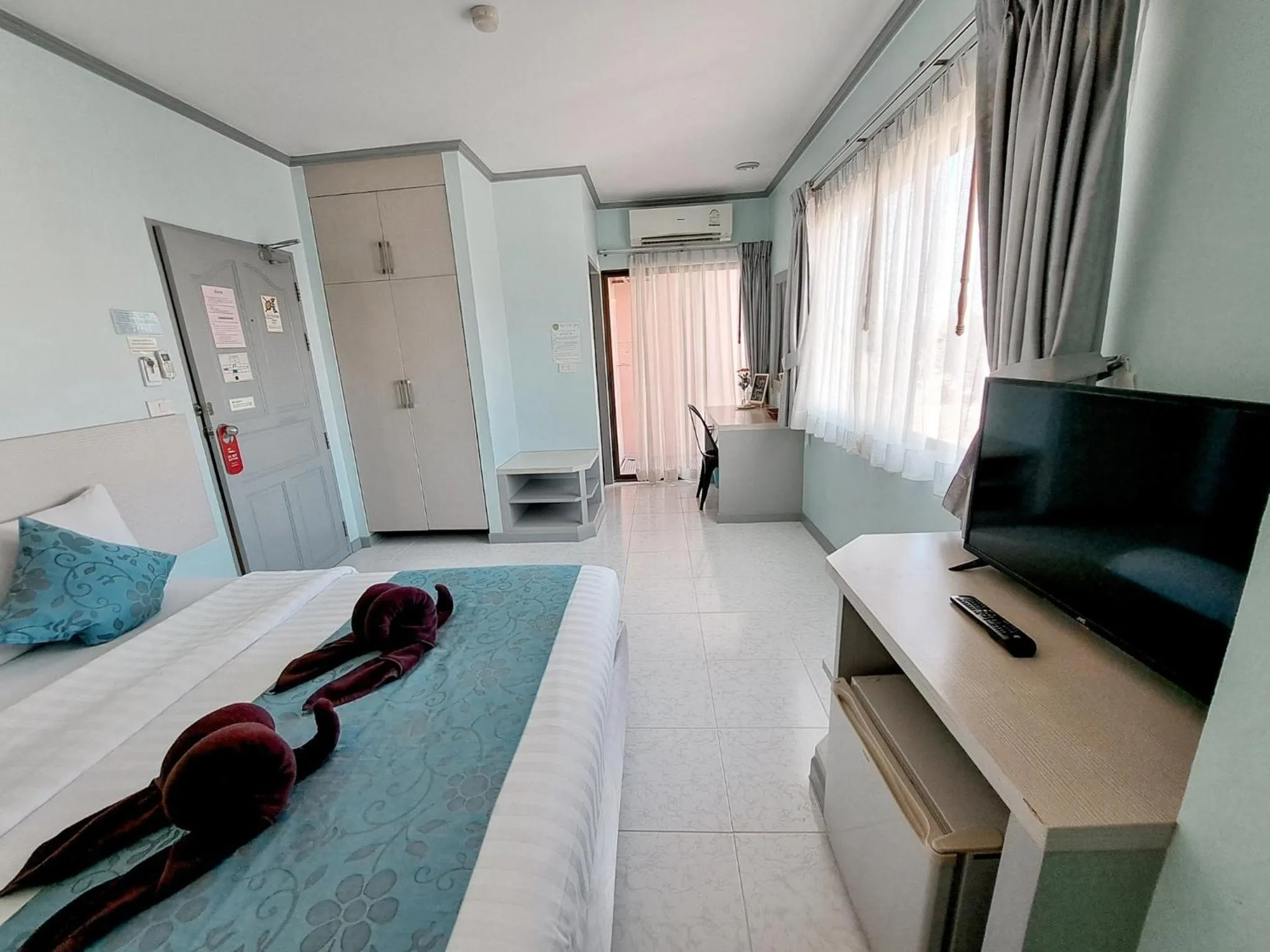 Bedroom, Bed in Thipurai City Hotel