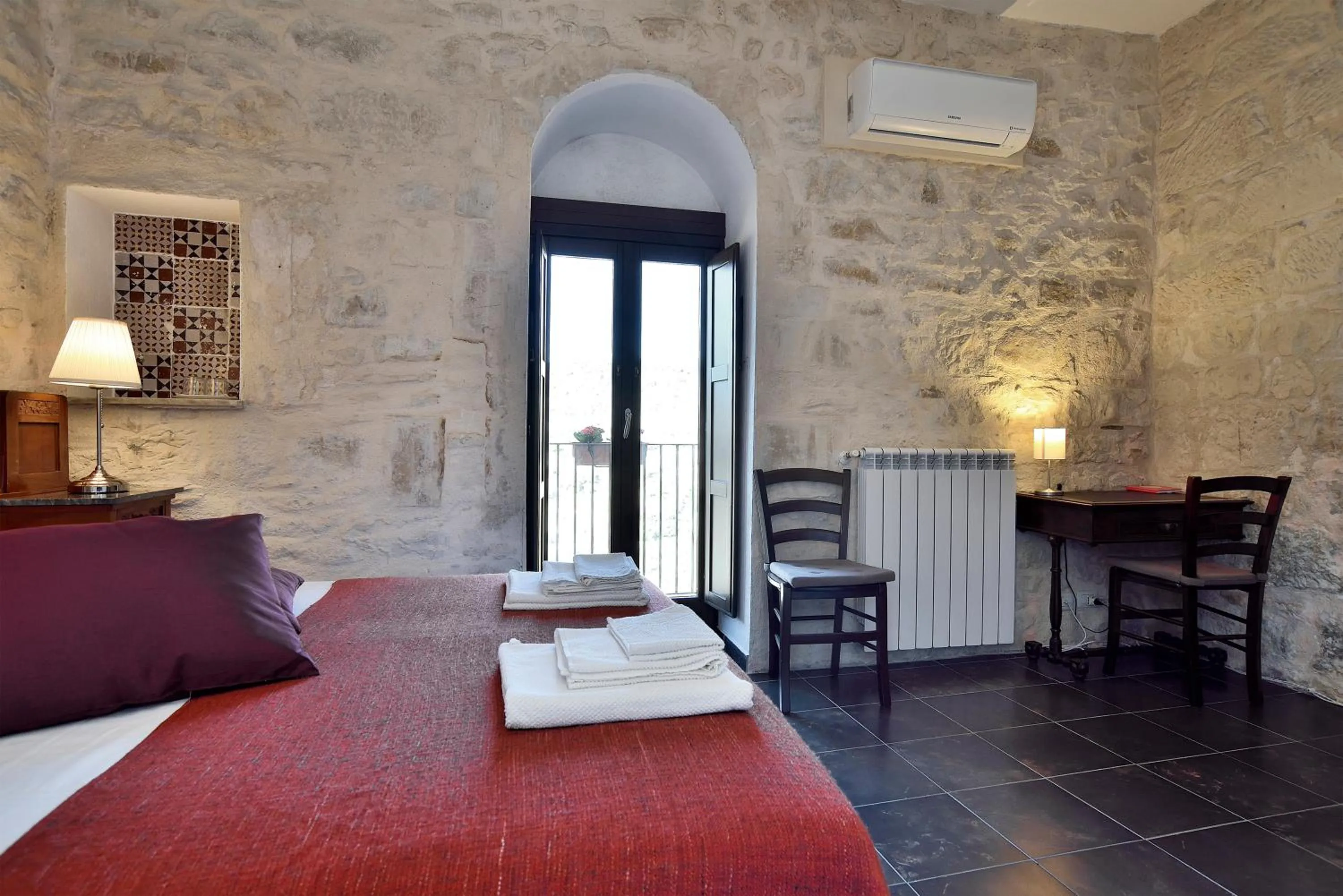 Photo of the whole room in Le Luci su Ibla - Ospitalità con vista