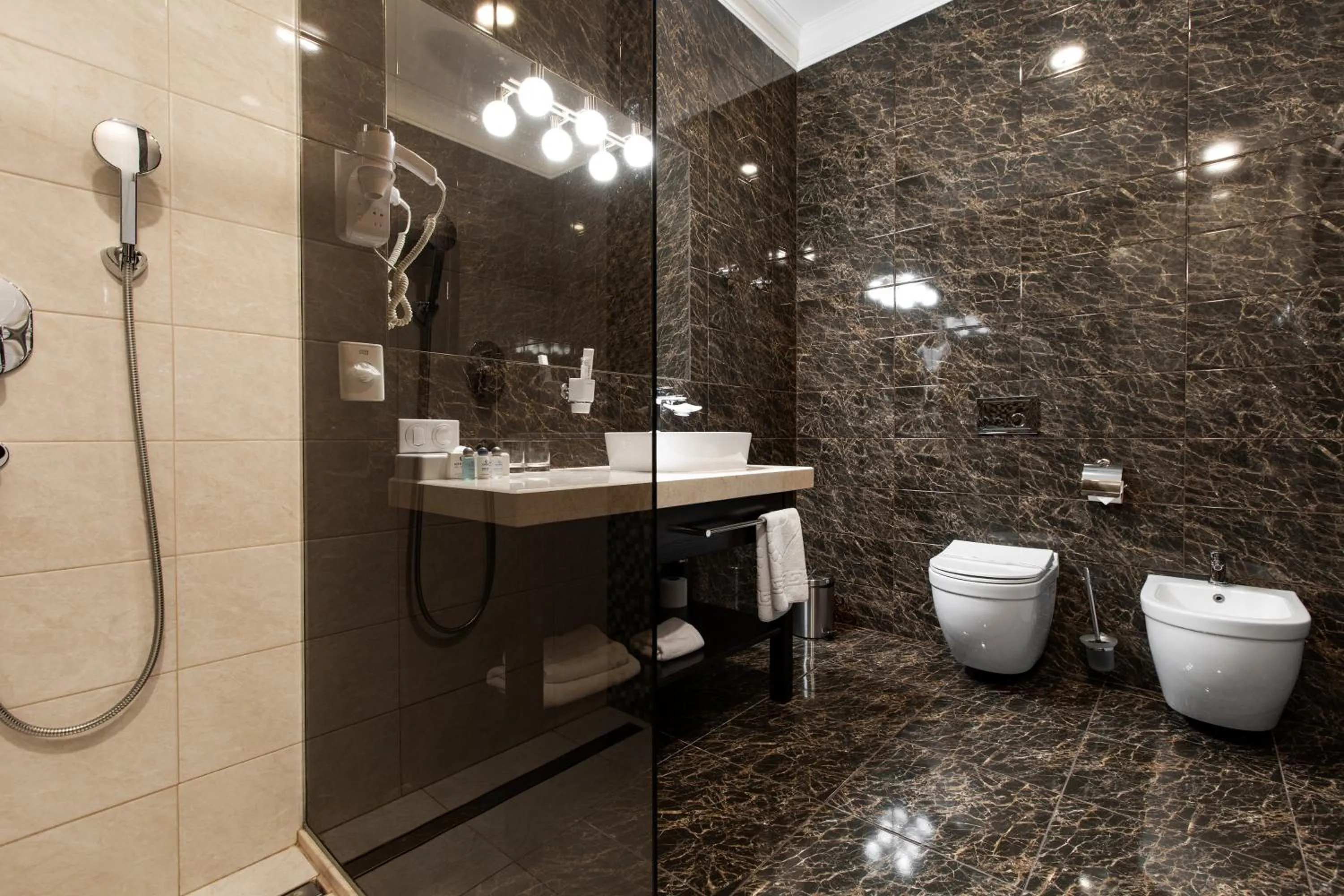 Bathroom in Tsunami Spa Hotel