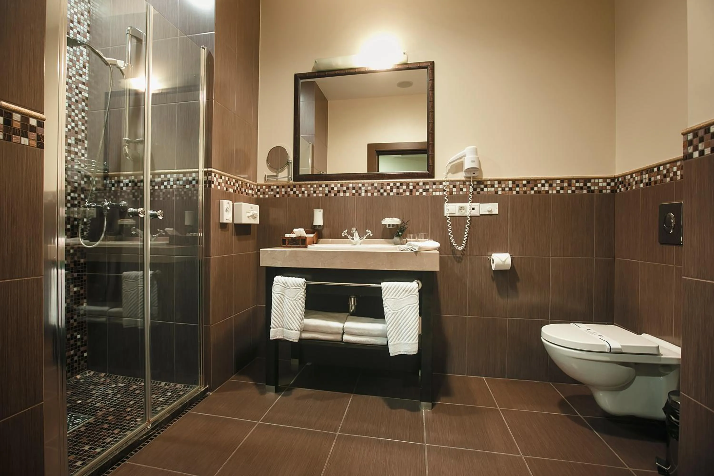 Shower in Tsunami Spa Hotel