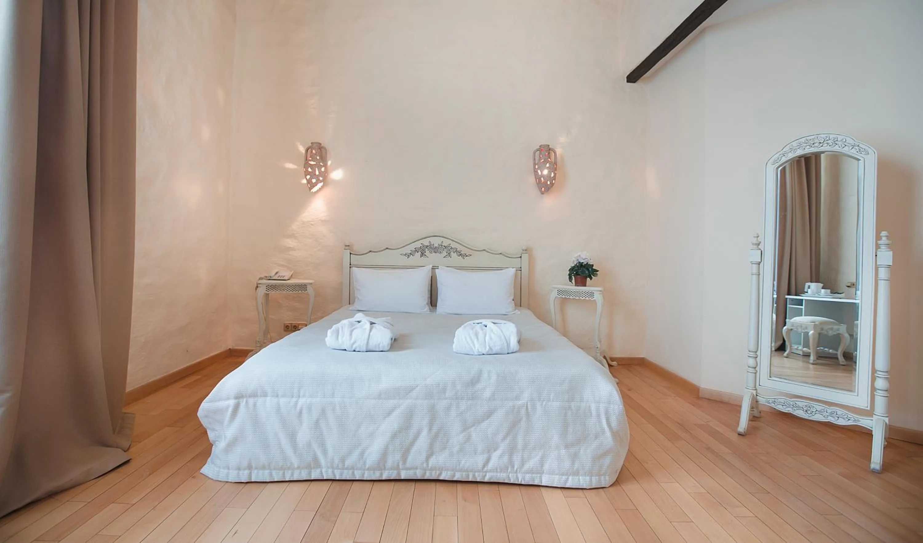 Photo of the whole room, Bed in Tsunami Spa Hotel