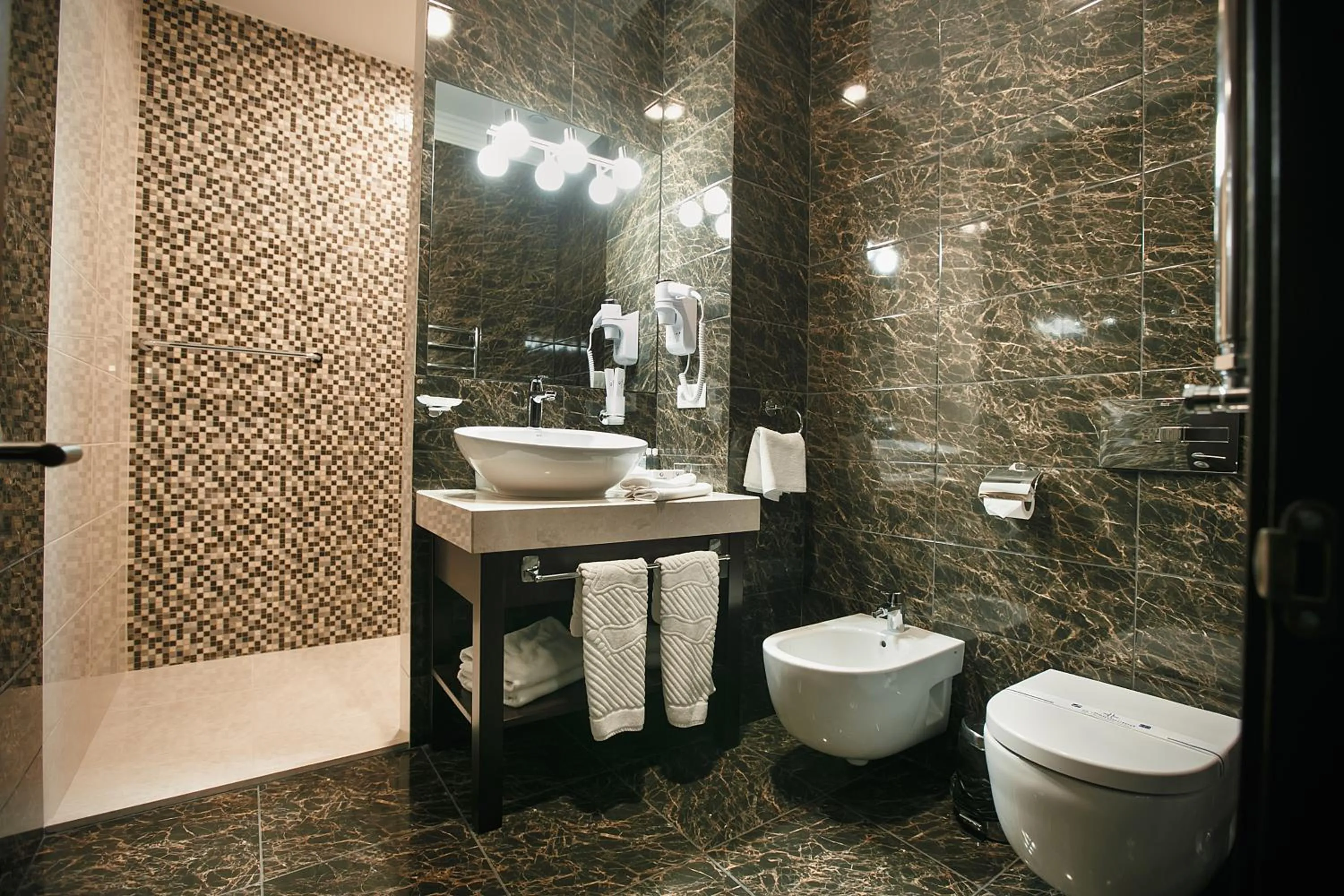 Shower in Tsunami Spa Hotel