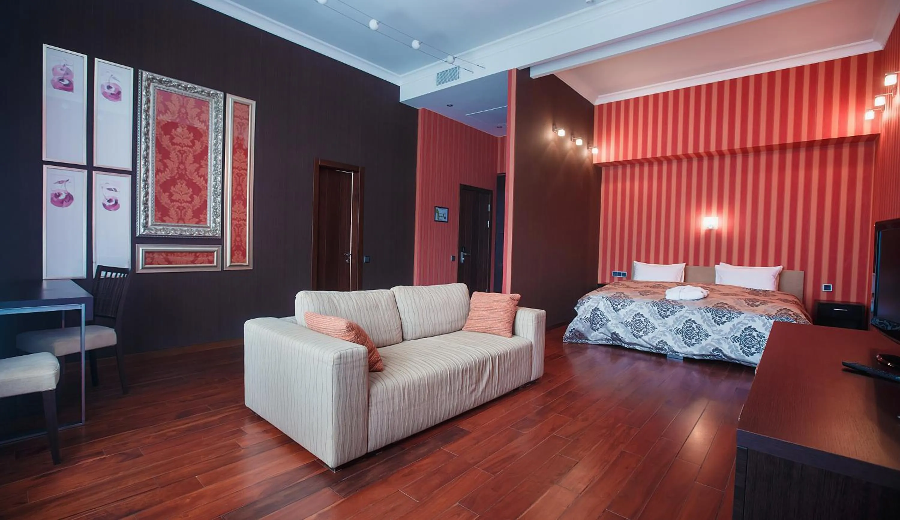 Photo of the whole room in Tsunami Spa Hotel