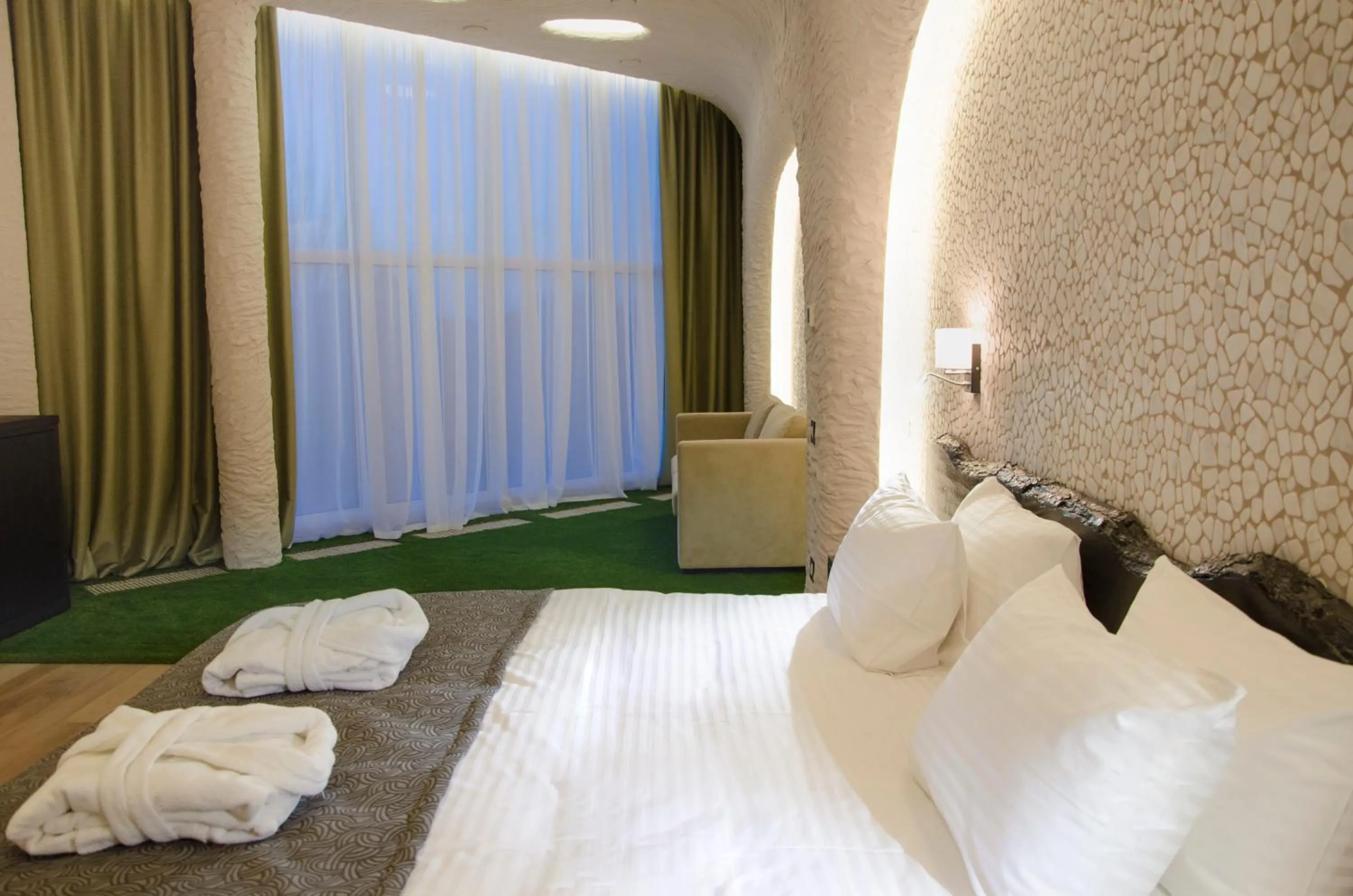 Bed in Tsunami Spa Hotel