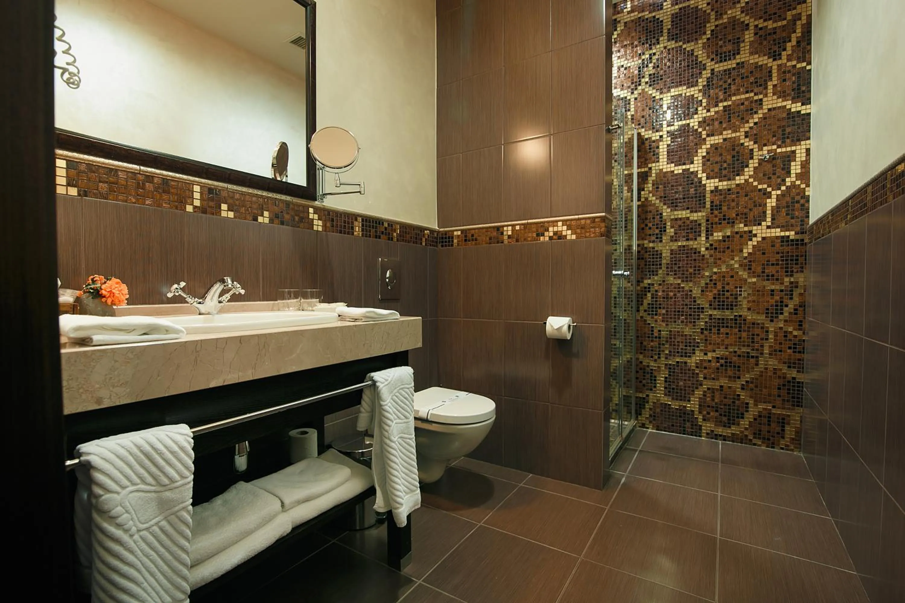 Shower in Tsunami Spa Hotel