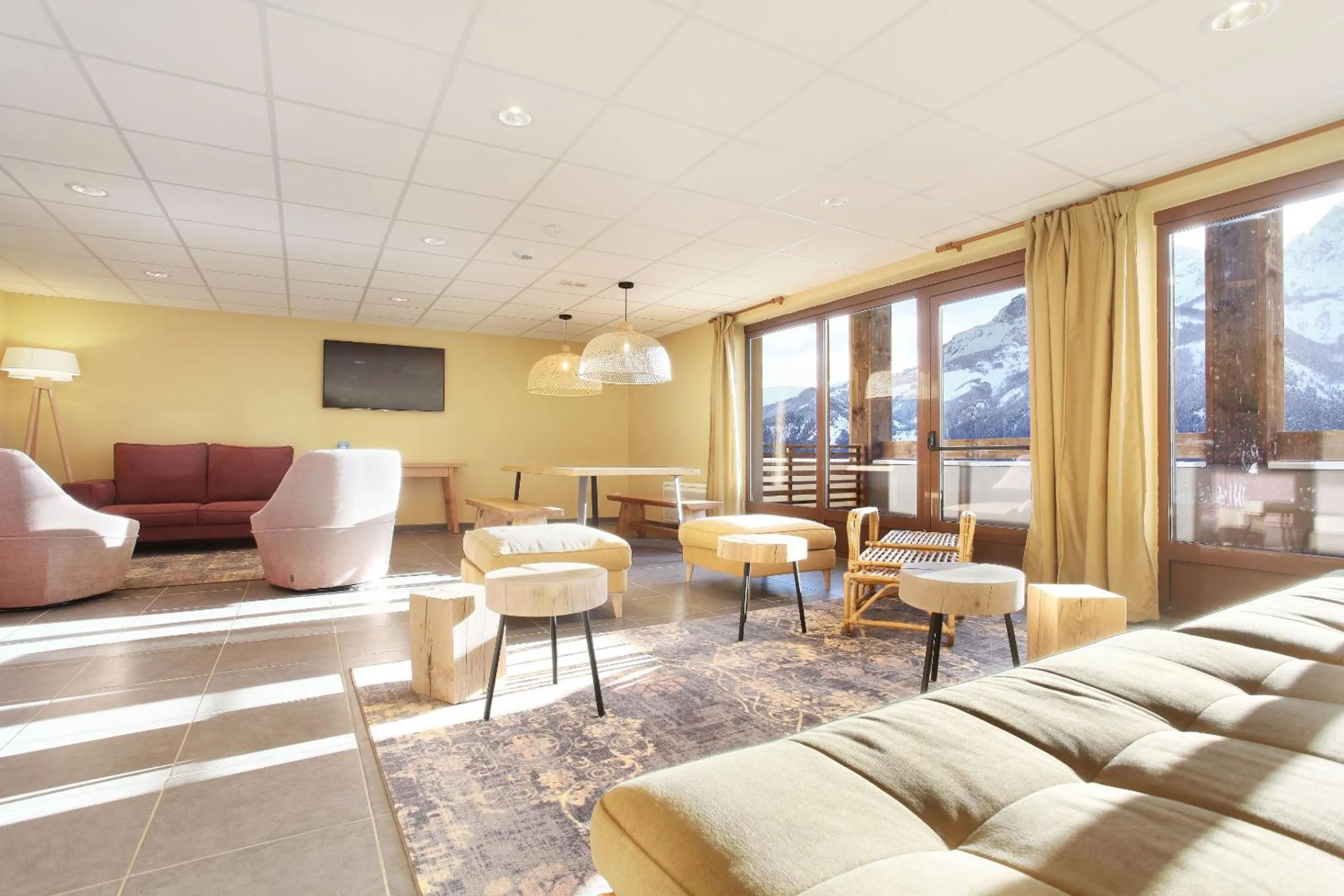 Lobby or reception in Résidence Odalys Le Village de Praroustan