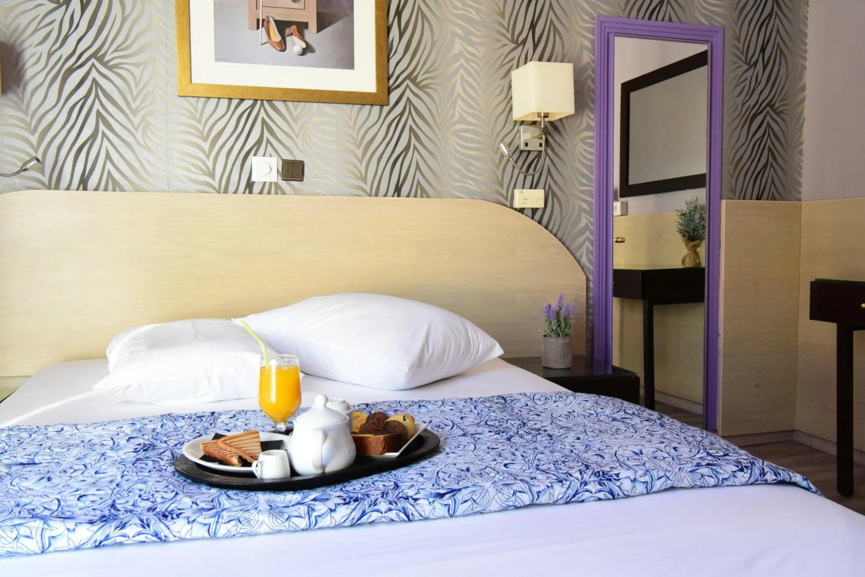 Bedroom, Bed in Eva Hotel Piraeus