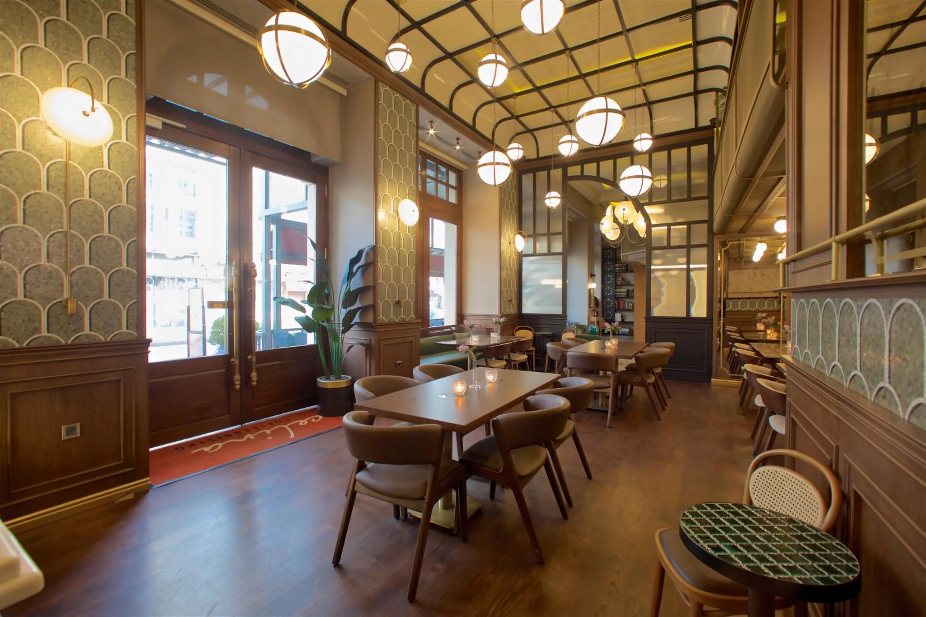 Restaurant/places to eat in Hotel Momento Golden Horn