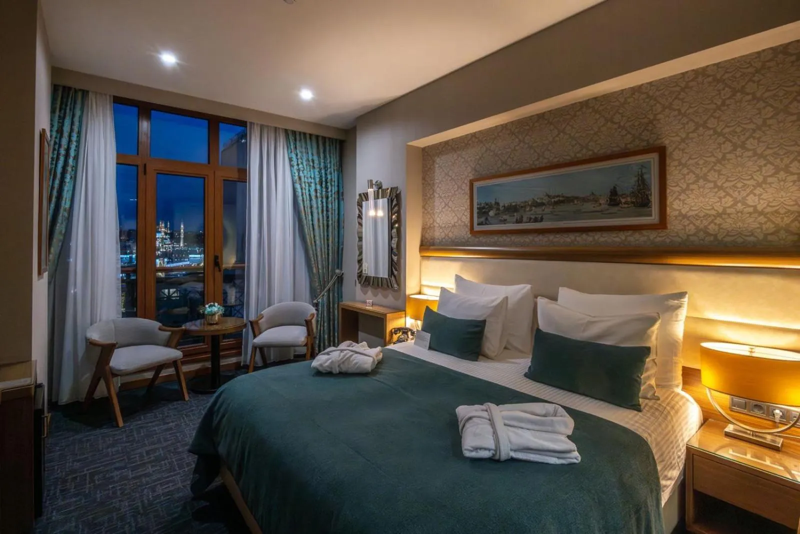 Photo of the whole room, Bed in Hotel Momento Golden Horn