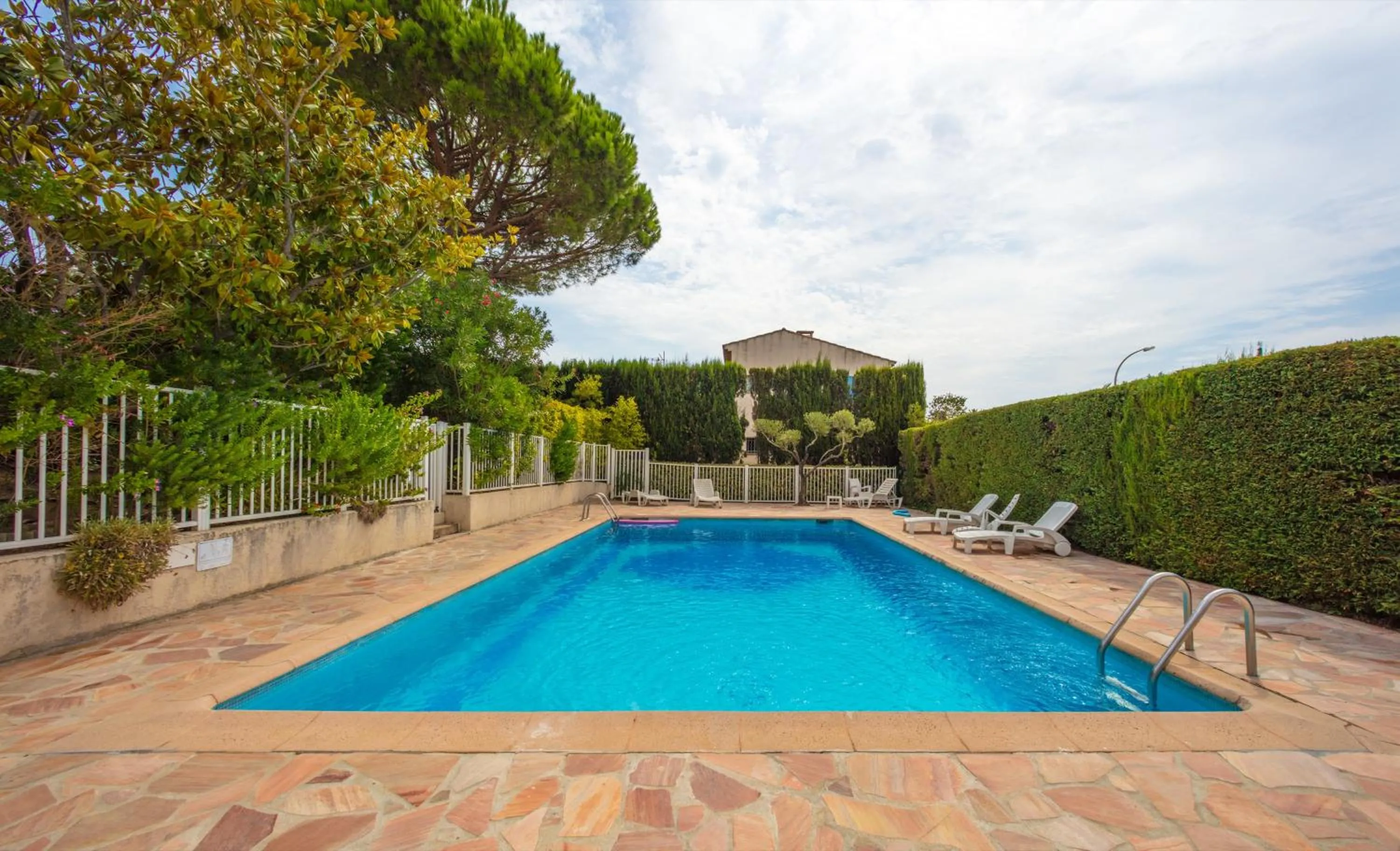 Studios 10 & 11 BY HOTEL DES LICES