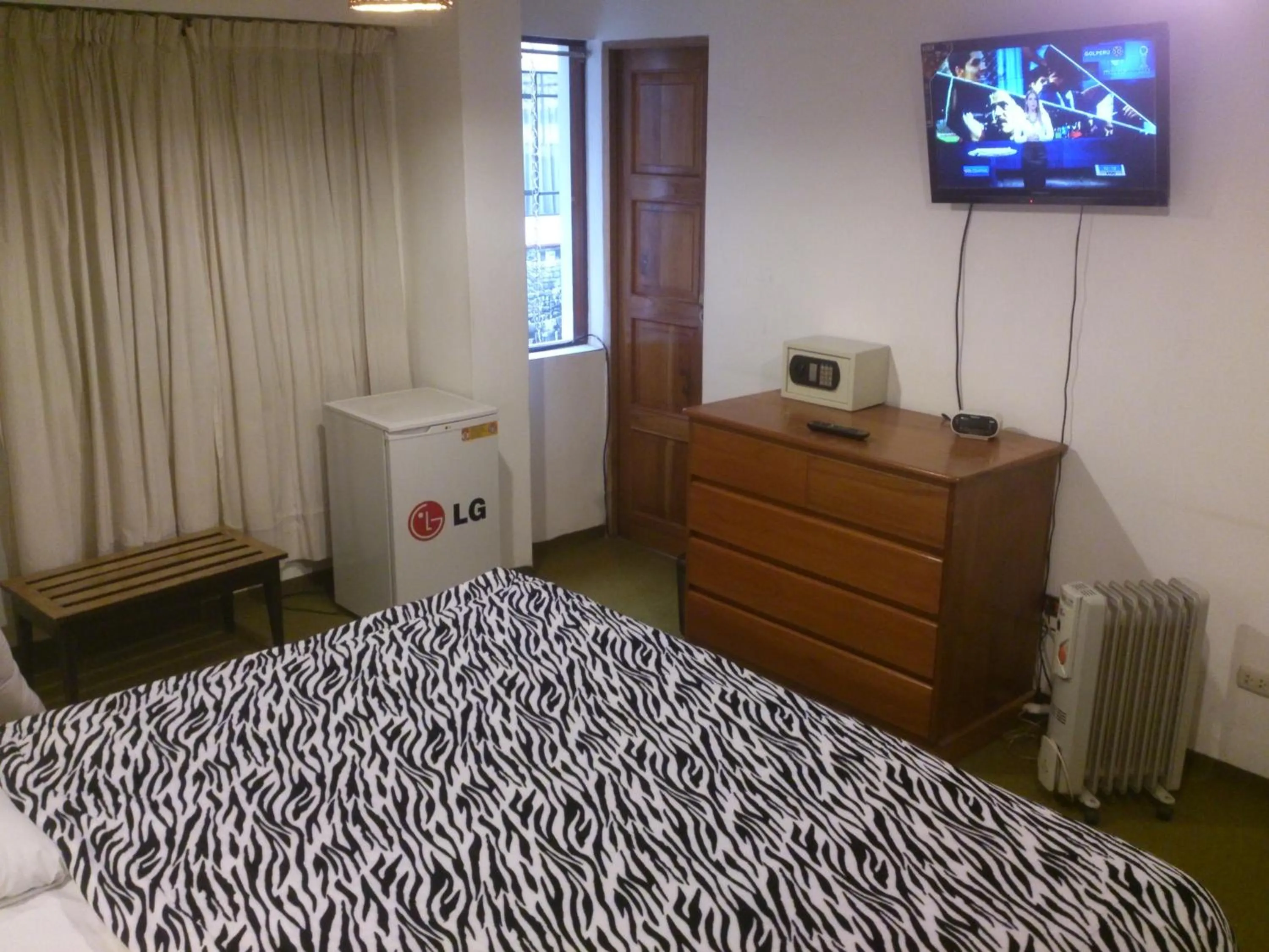 Photo of the whole room in Hotel Casablanca