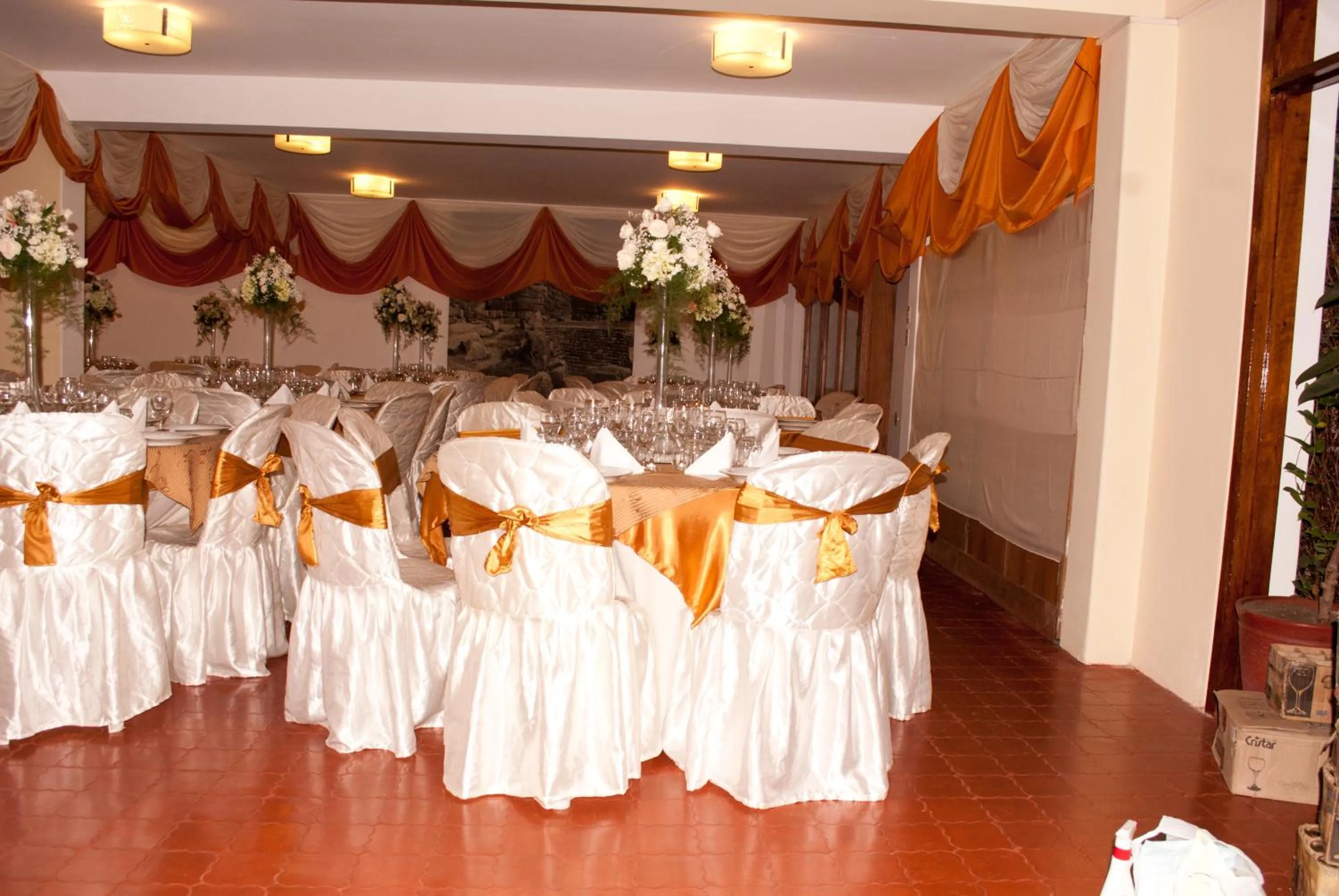 Restaurant/places to eat in Hotel Casablanca