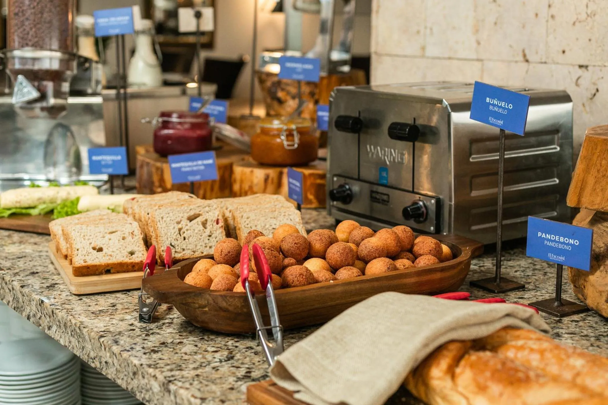 Restaurant/places to eat in Hotel Carretero