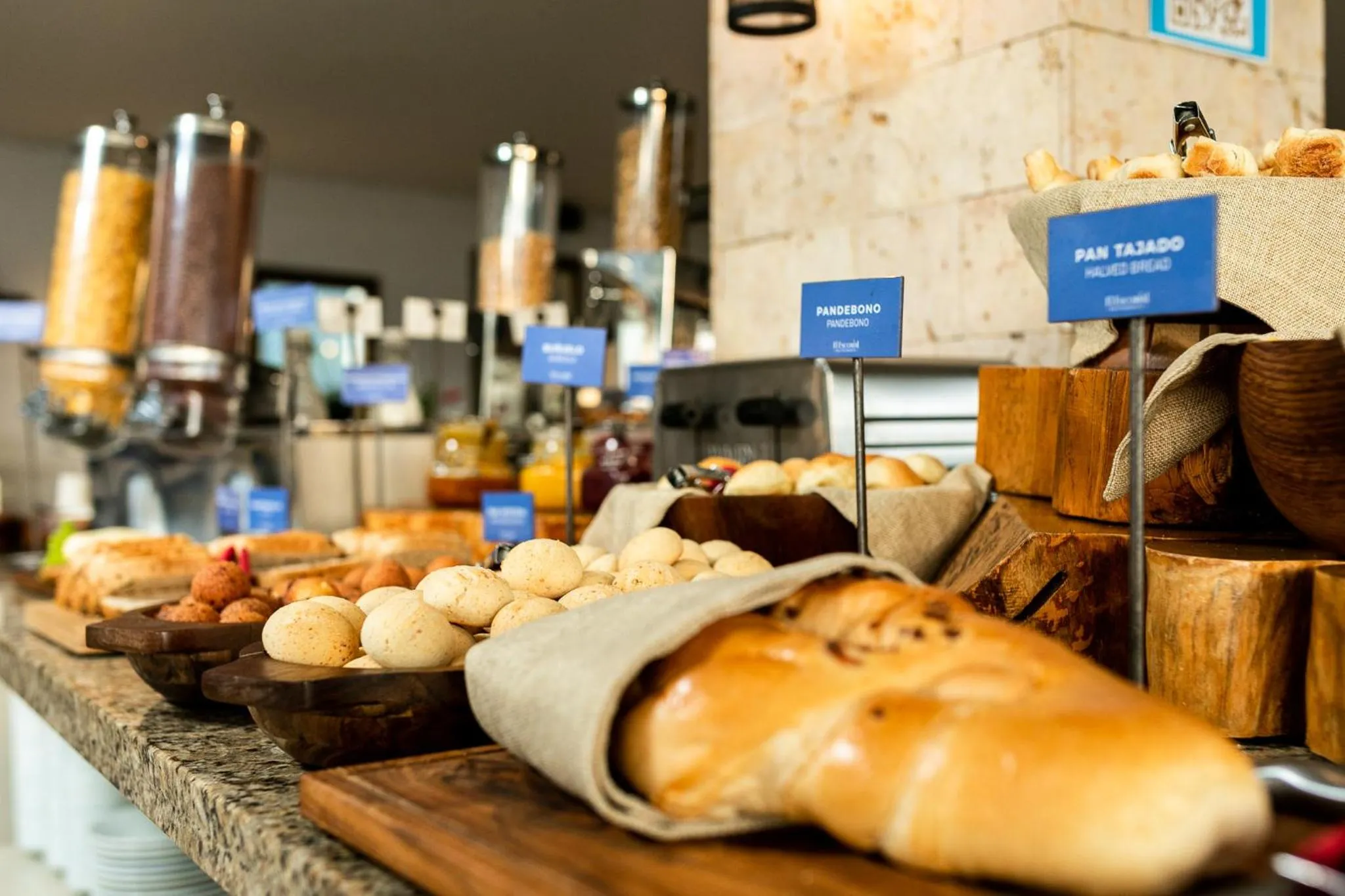 Restaurant/places to eat in Hotel Carretero